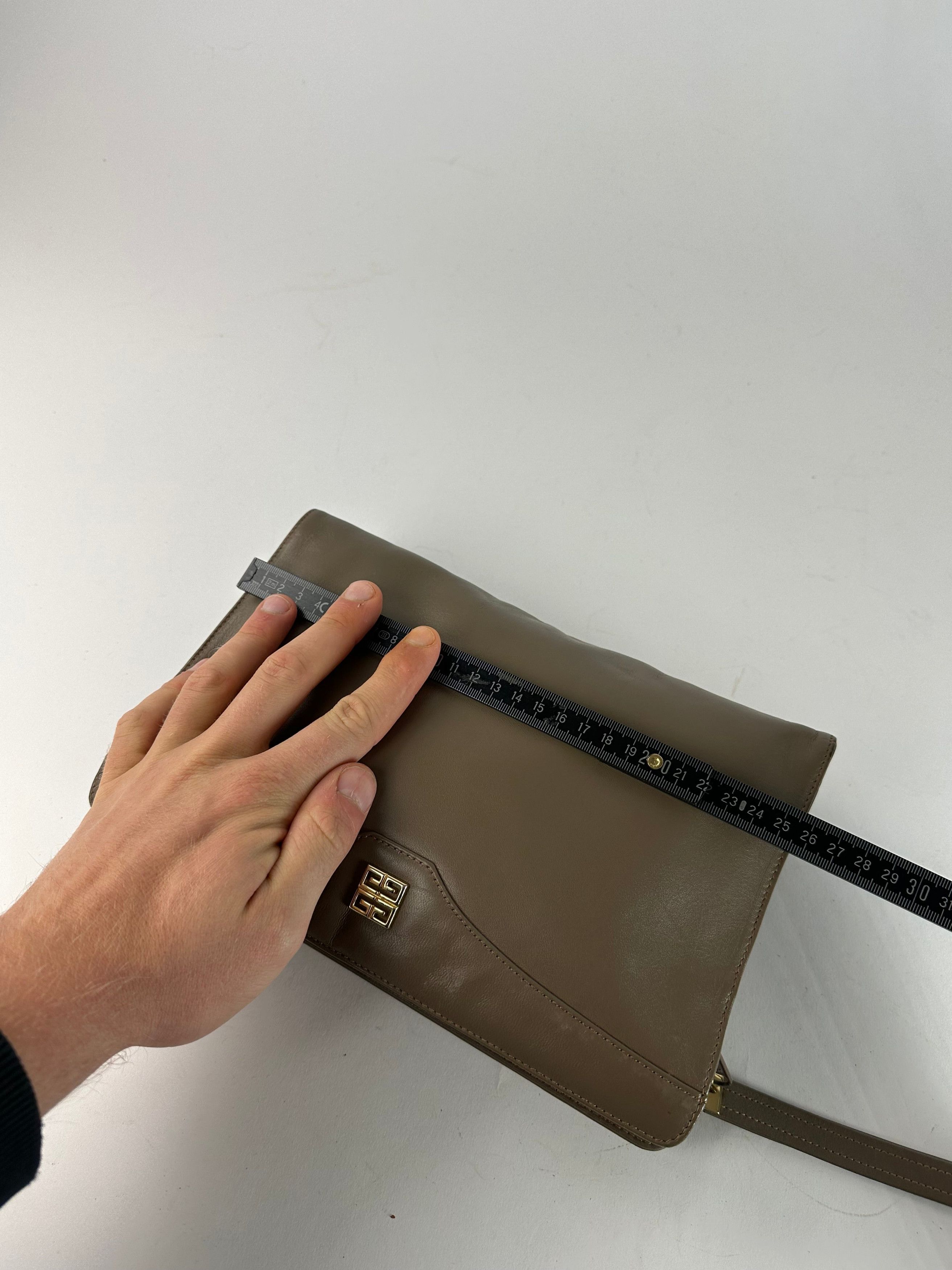 Givenchy Vintage Logo Leather Clutch Grey Size ONE SIZE - 8 Thumbnail
