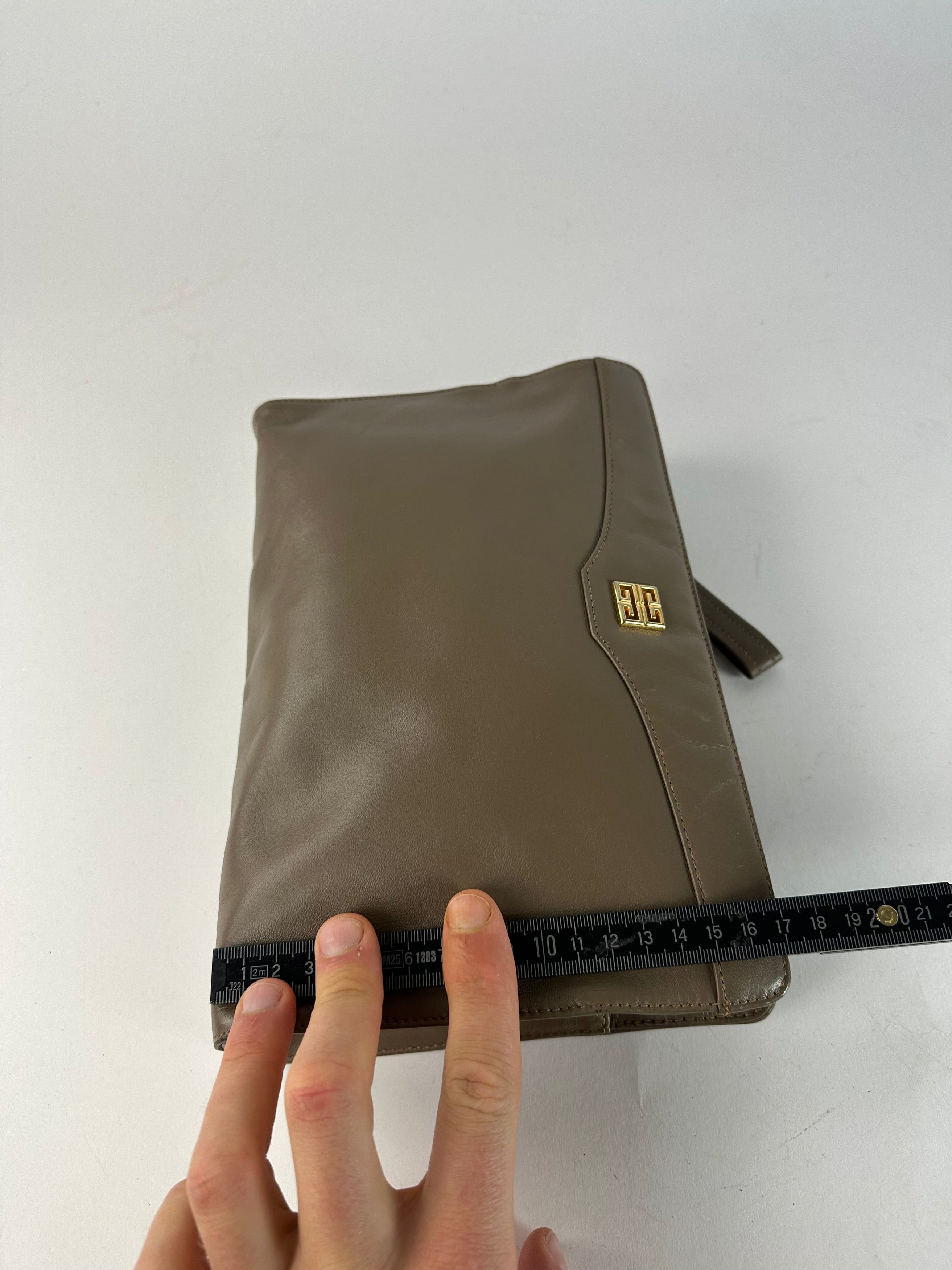Givenchy Vintage Logo Leather Clutch Grey Size ONE SIZE - 9 Thumbnail