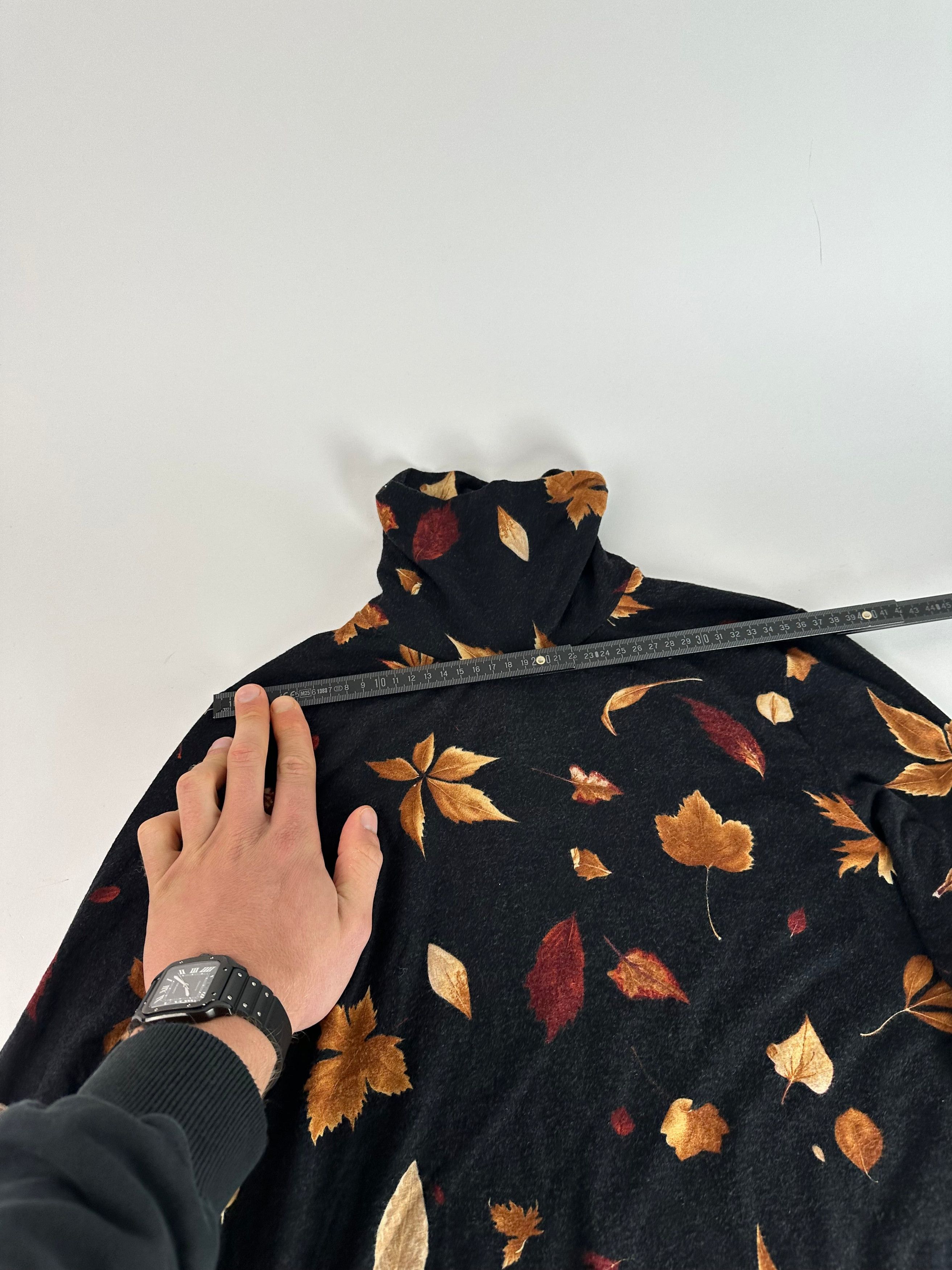 Salvatore Ferragamo Vintage Leaf Emblossed Turtle Neck Sweater Black Brown S Size S / US 4 / IT 40 - 10 Thumbnail