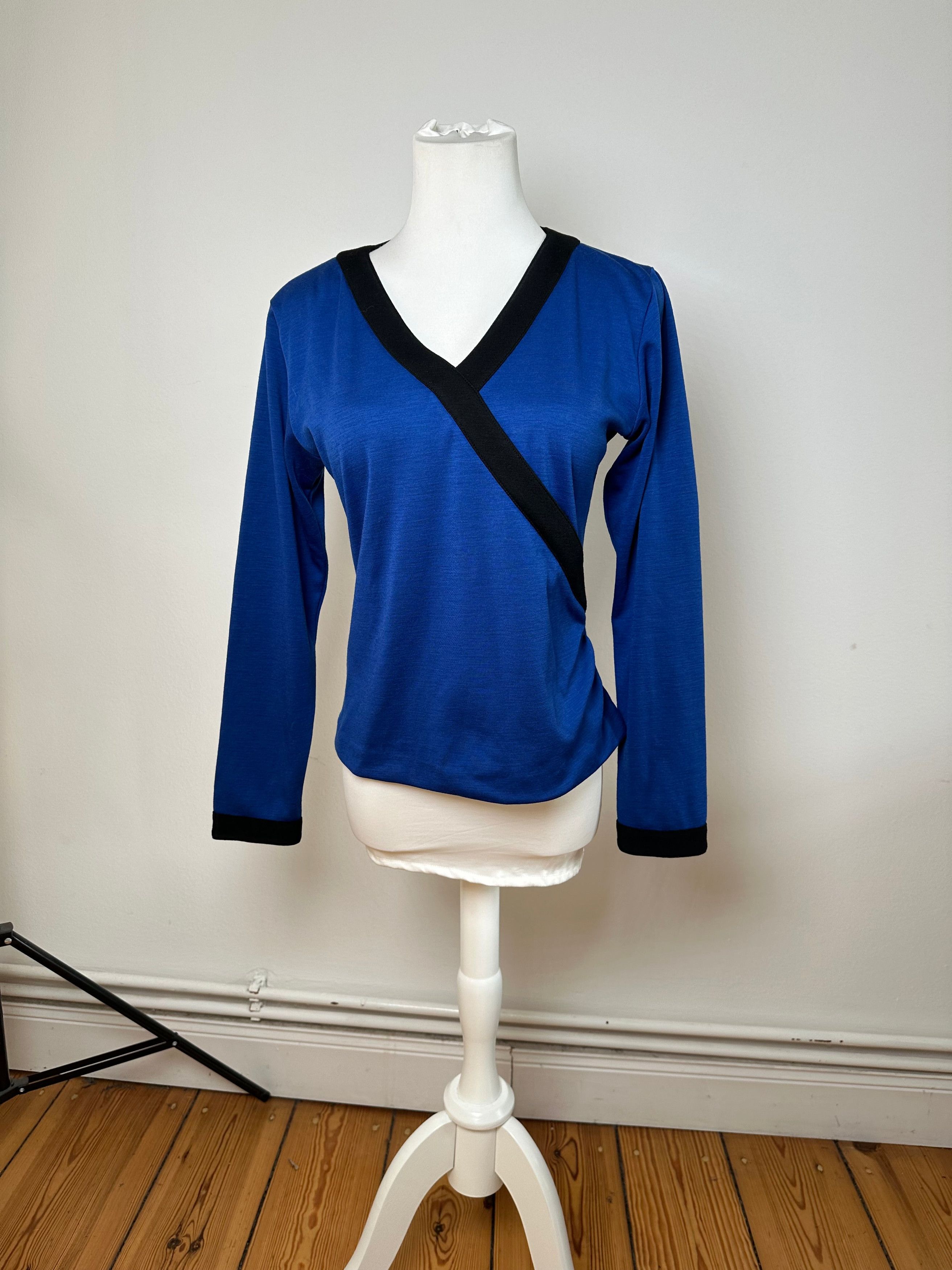 Other Vintage Yves Saint Laurent Vneck Sweater Blue Black Size S / US 4 / IT 40 - 12 Thumbnail