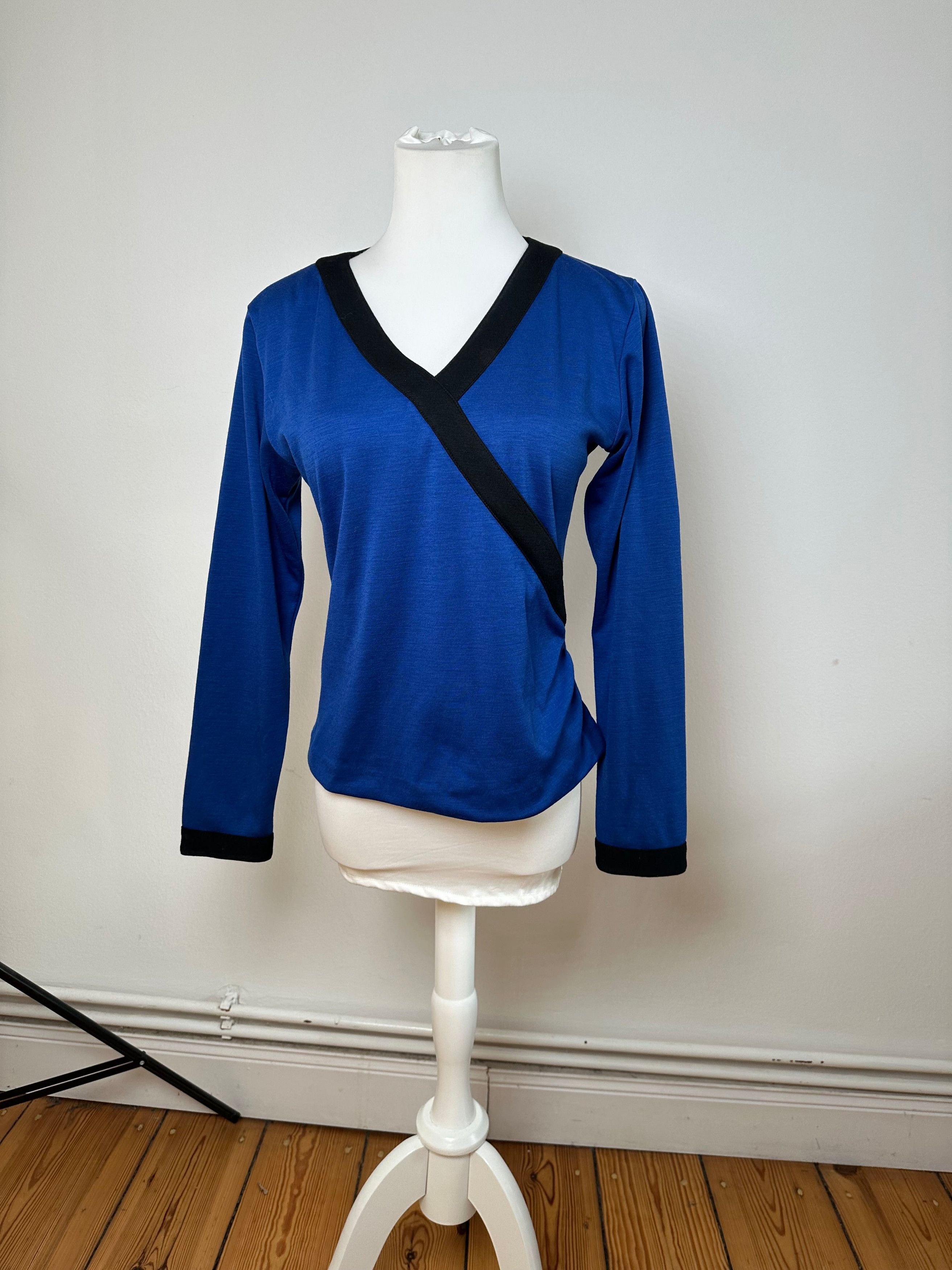 Other Vintage Yves Saint Laurent Vneck Sweater Blue Black Size S / US 4 / IT 40 - 7 Thumbnail