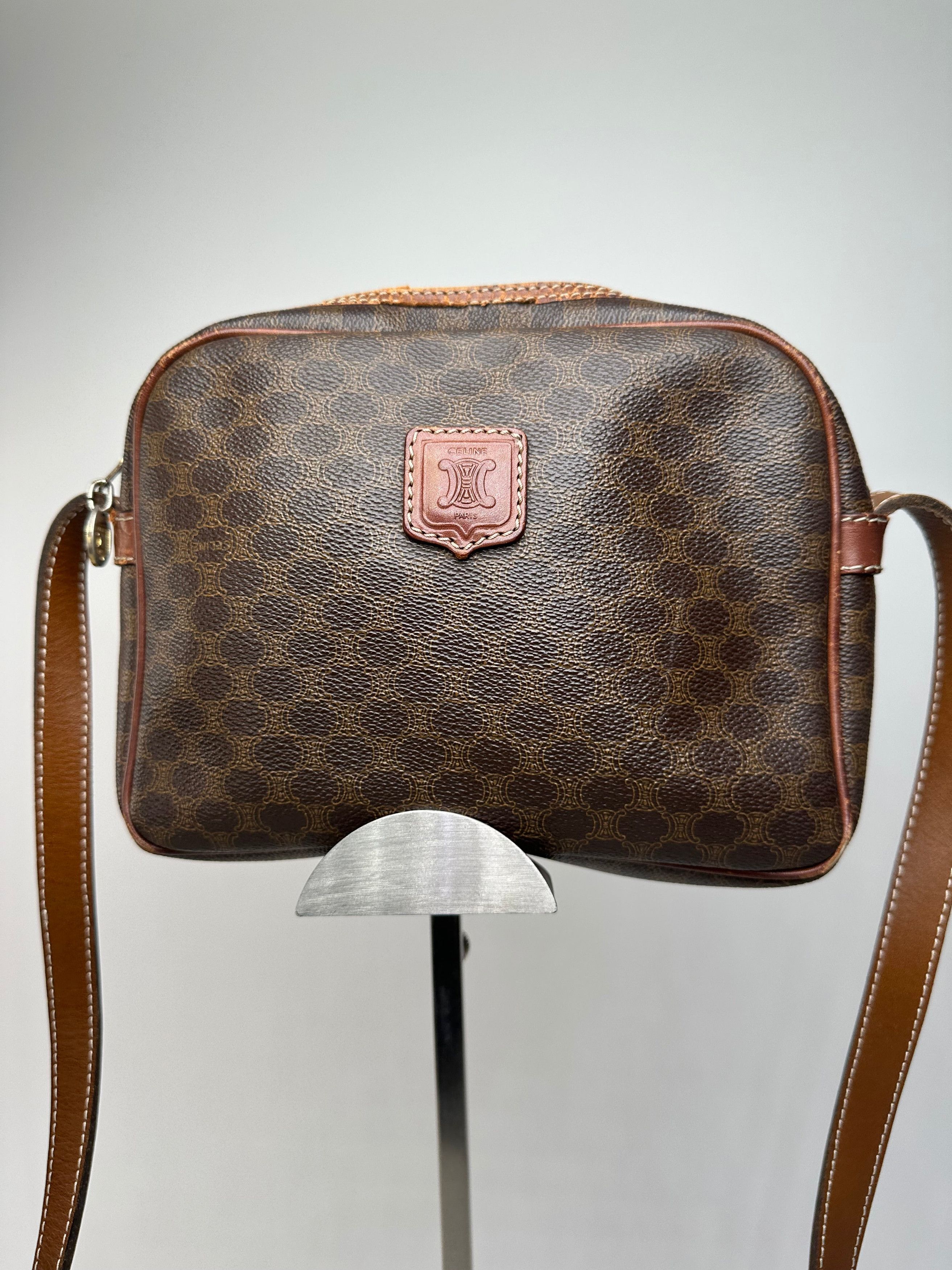 Celine Vintage Paris Triomphe Monogram Leather Shoulder bag Brown Size ONE SIZE - 14 Thumbnail