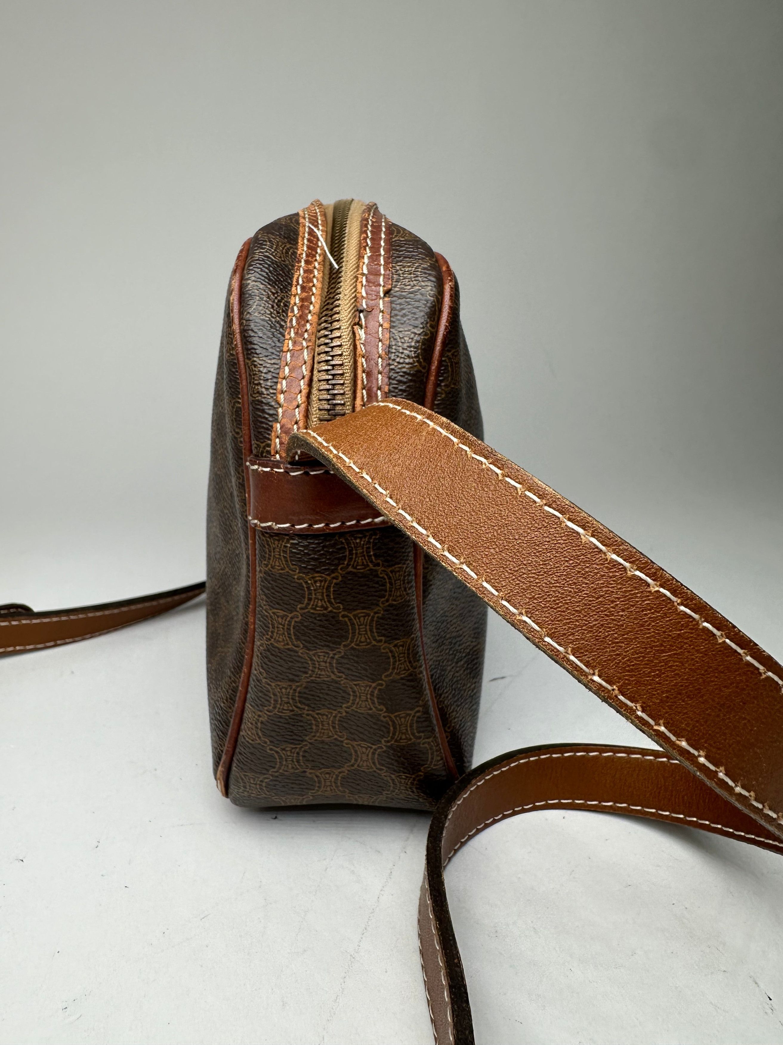Celine Vintage Paris Triomphe Monogram Leather Shoulder bag Brown Size ONE SIZE - 8 Thumbnail