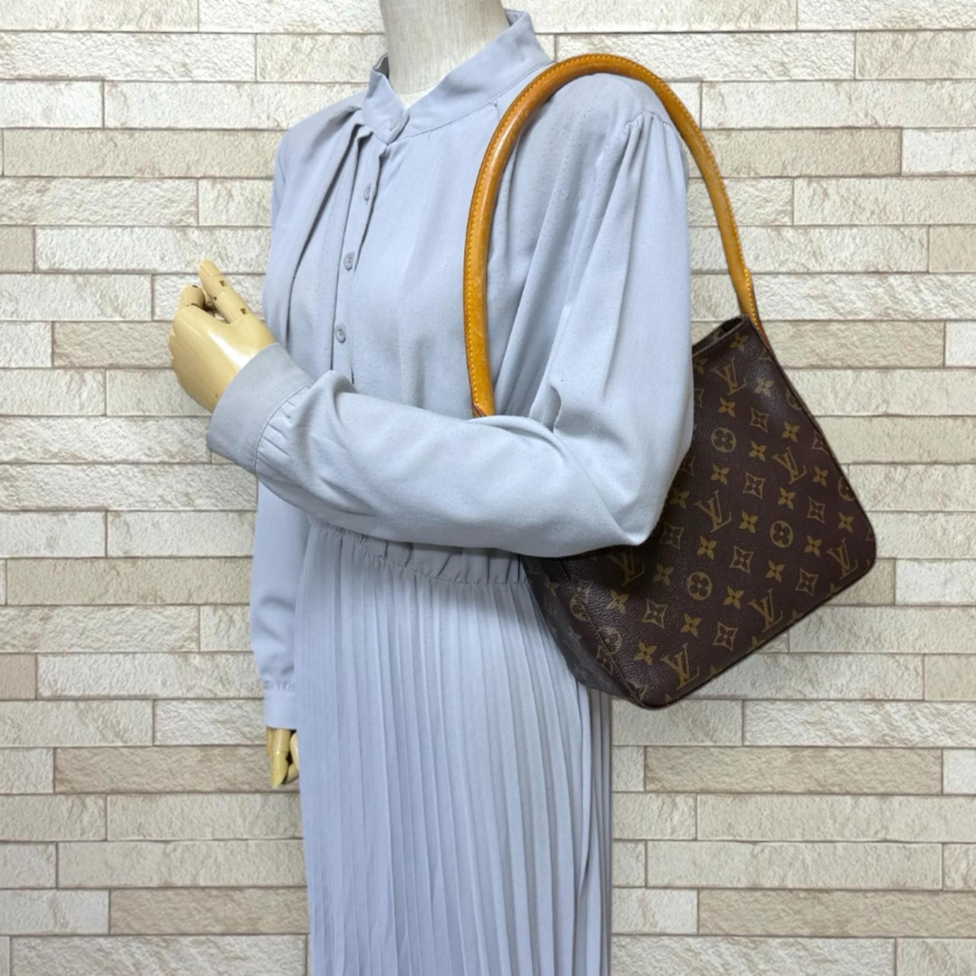 Louis Vuitton Pre-owned Louis Vuitton Looping MM Monogram Shoulder Bag in Brown Canvas (M51146) for Women. Size ONE SIZE - 2 Thumbnail