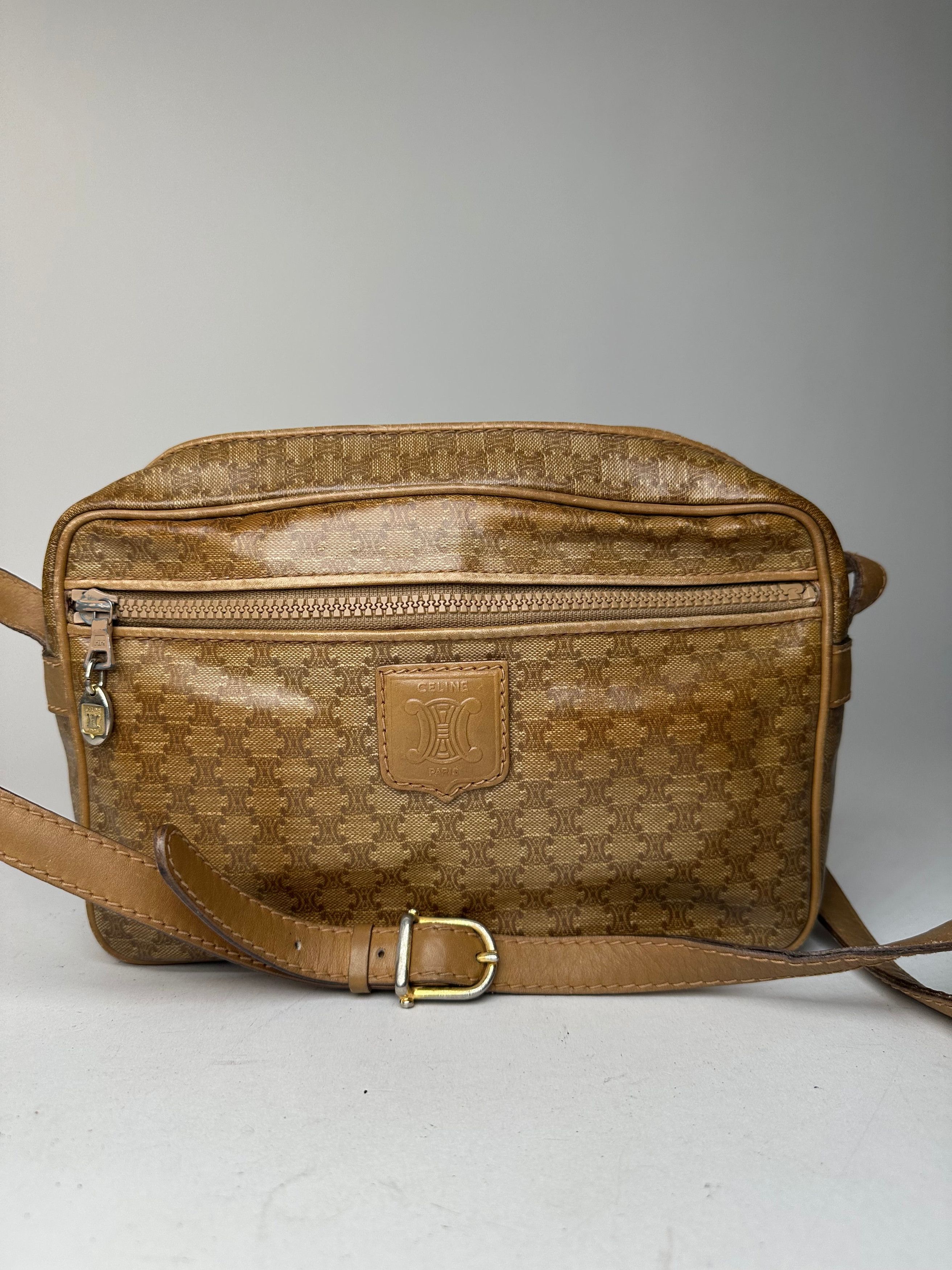 Celine Vintage Paris Triomphe Monogram Leathee Shoulder Bag Gold Br Size ONE SIZE - 12 Thumbnail