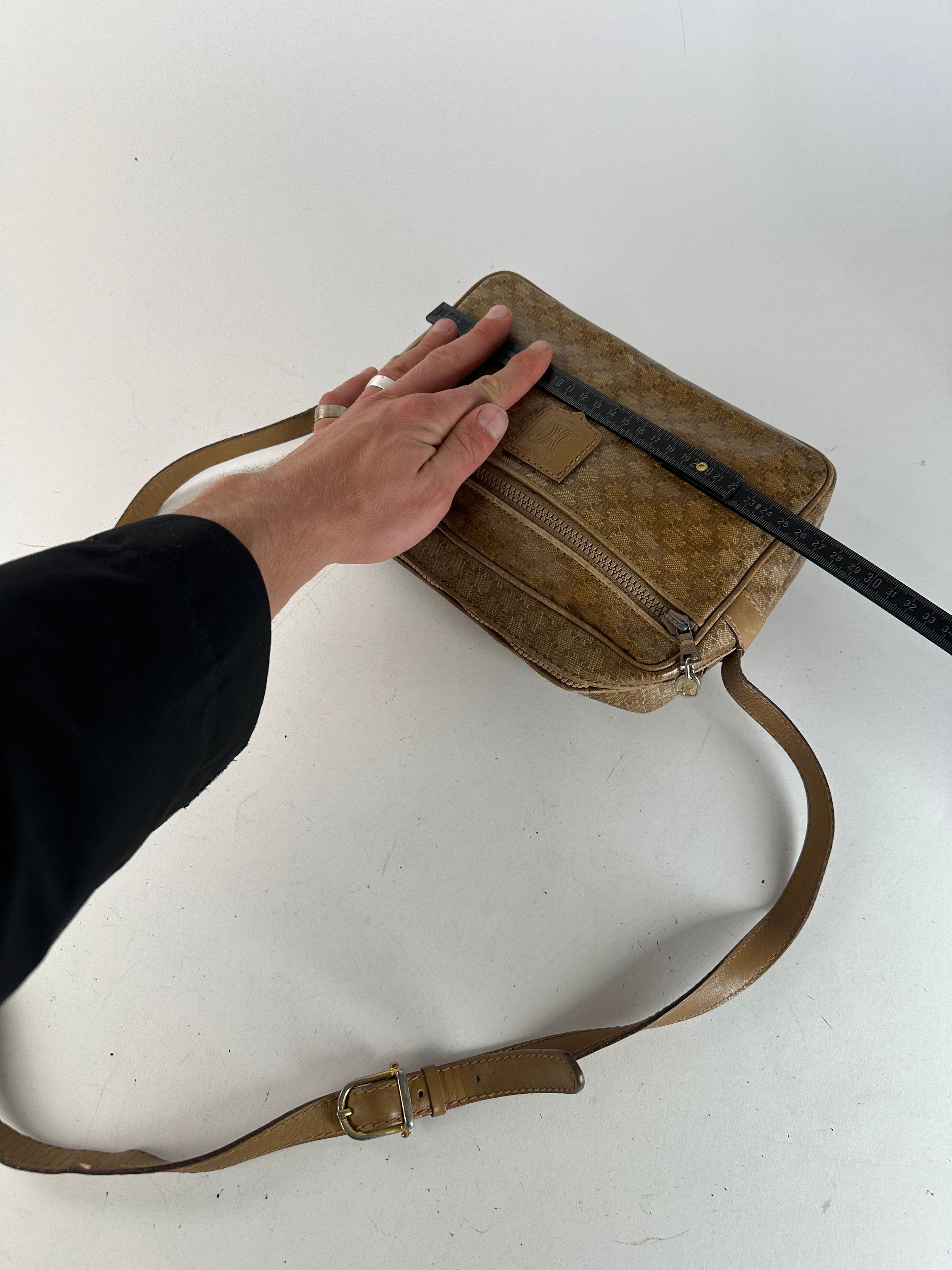 Celine Vintage Paris Triomphe Monogram Leathee Shoulder Bag Gold Br Size ONE SIZE - 8 Thumbnail