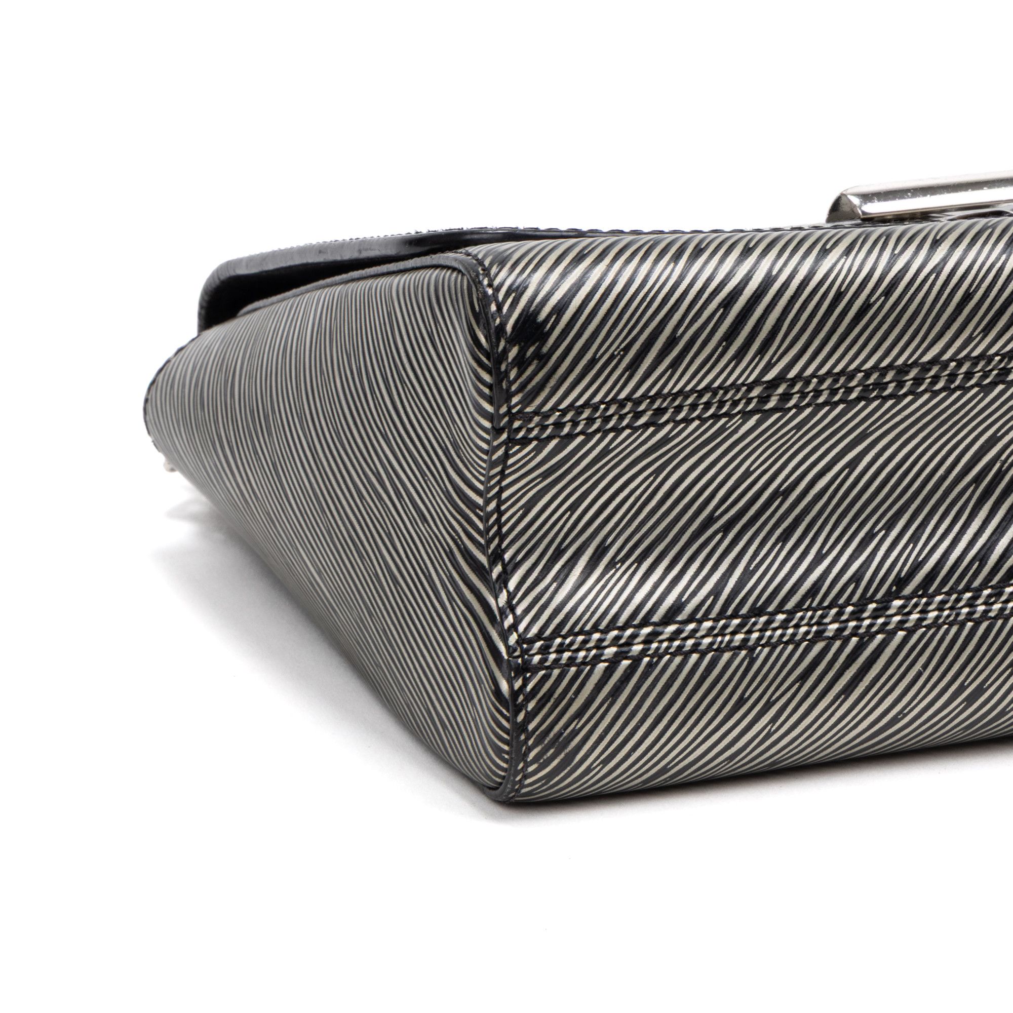 Louis Vuitton Twist MM Size ONE SIZE - 7 Thumbnail