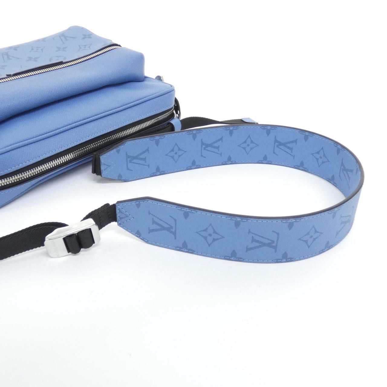 Louis Vuitton Louis Vuitton Louis Vuitton Taiga Lama Outdoor Messenger Coated Canvas Calf Shoulder Bag Textile Shoulder Bag M30749 DUTY FREE for USA Size ONE SIZE - 6 Thumbnail