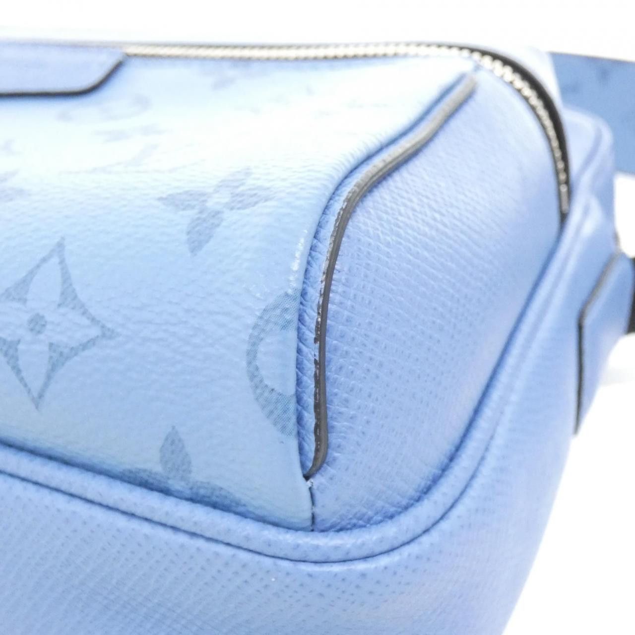 Louis Vuitton Louis Vuitton Louis Vuitton Taiga Lama Outdoor Messenger Coated Canvas Calf Shoulder Bag Textile Shoulder Bag M30749 DUTY FREE for USA Size ONE SIZE - 3 Thumbnail