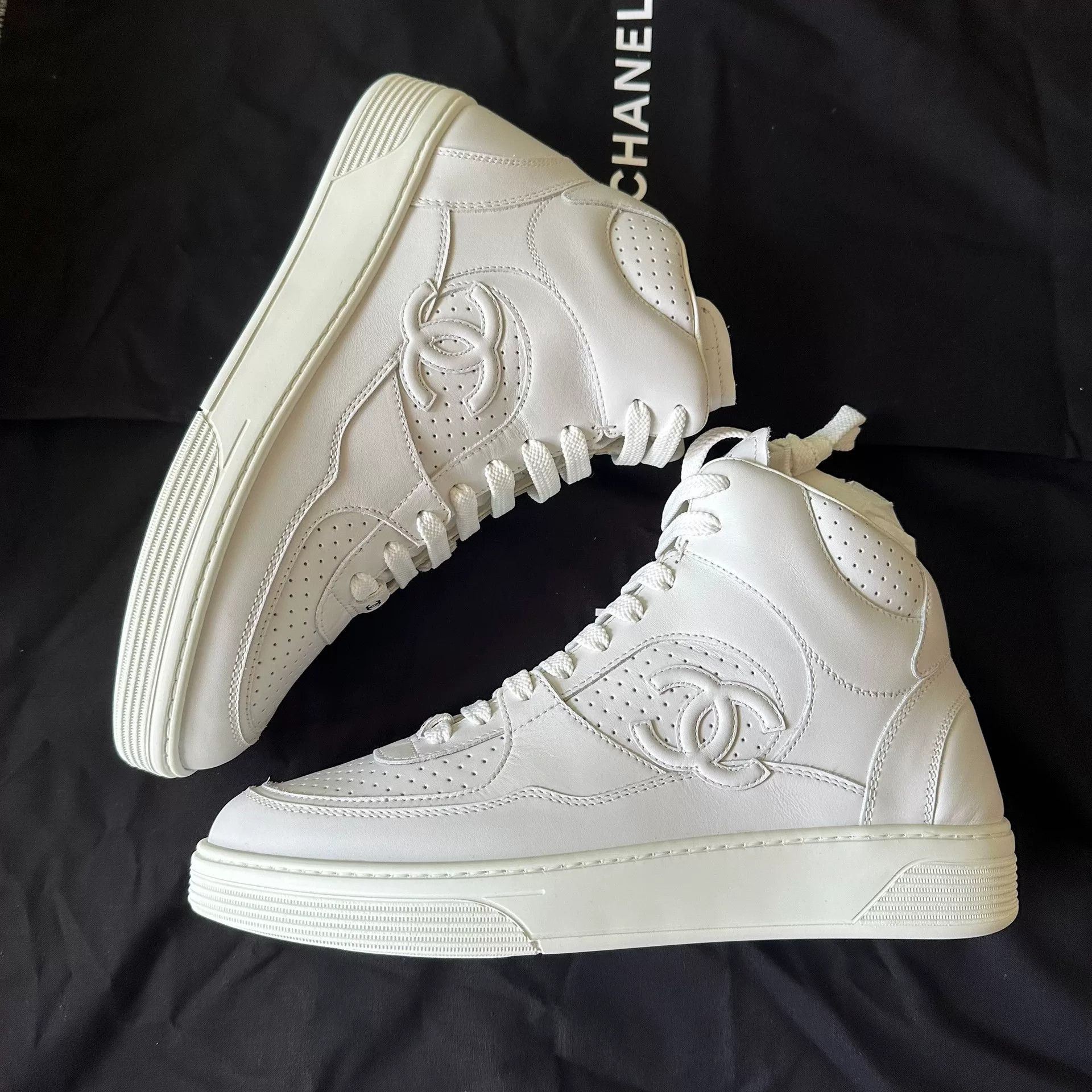 Chanel Chanel White High-Top Air Force 1 Sneakers Size US 8 / EU 41 - 3 Thumbnail