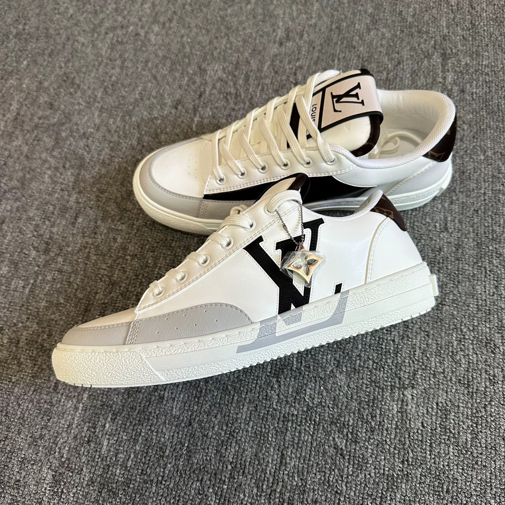 Louis Vuitton Louis Vuitton Charlie Low-Top Sneakers Size US 7 / EU 40 - 2 Thumbnail