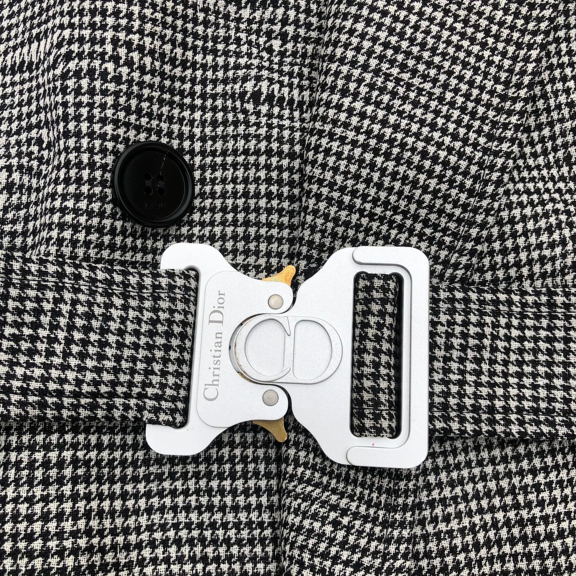 Dior Dior Houndstooth Lock Buckle Coat Size US M / EU 48-50 / 2 - 3 Thumbnail