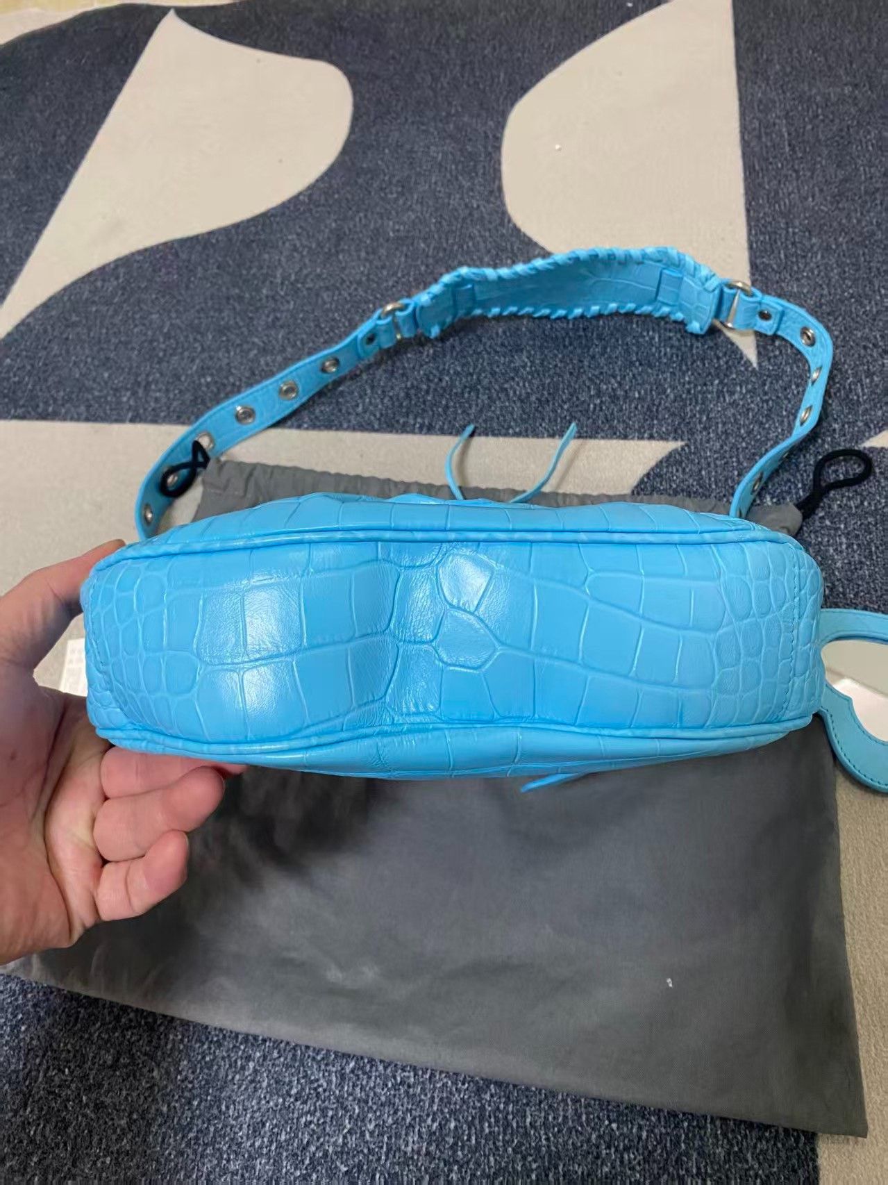 Balenciaga Balenciaga Croc Embossed Crescent Crossbody Size ONE SIZE - 2 Thumbnail