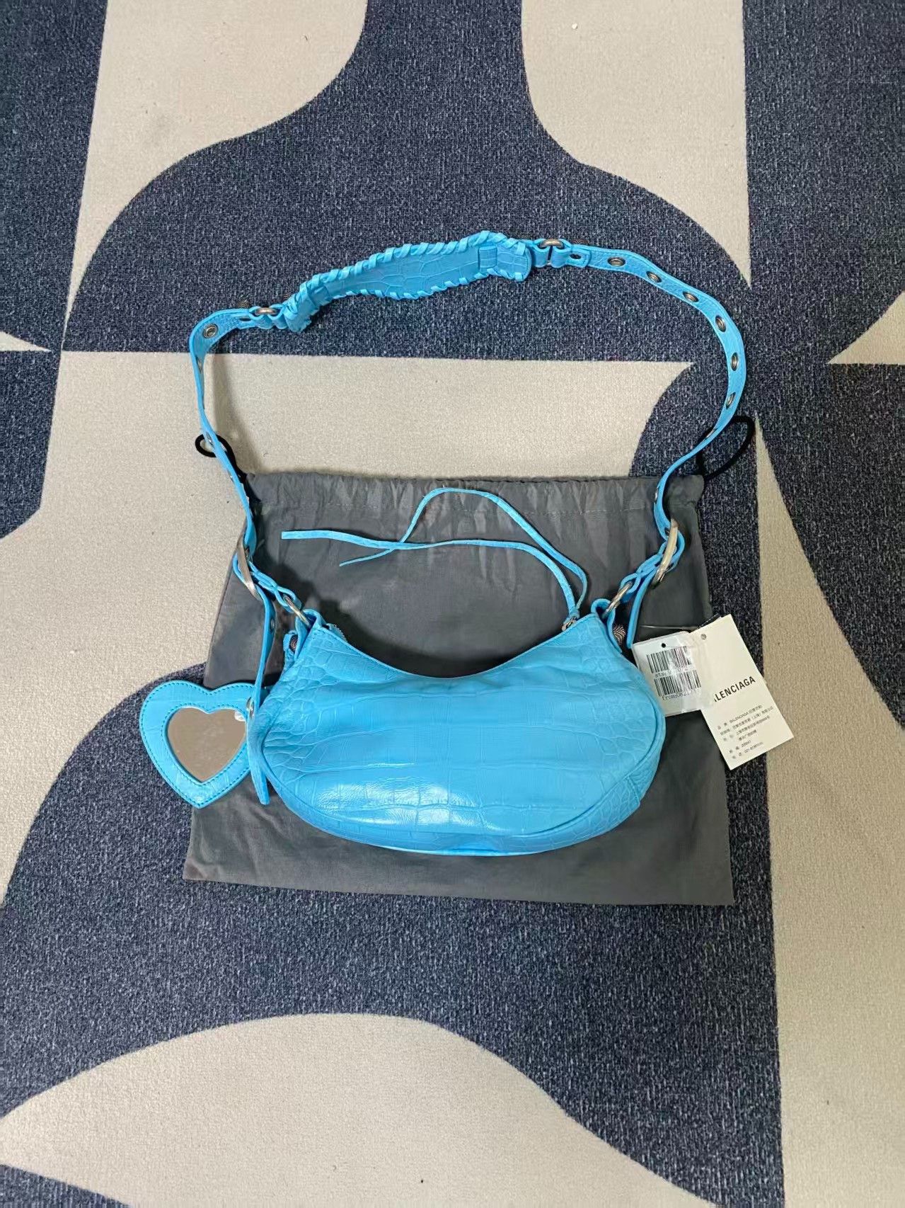 Balenciaga Balenciaga Croc Embossed Crescent Crossbody Size ONE SIZE - 4 Thumbnail