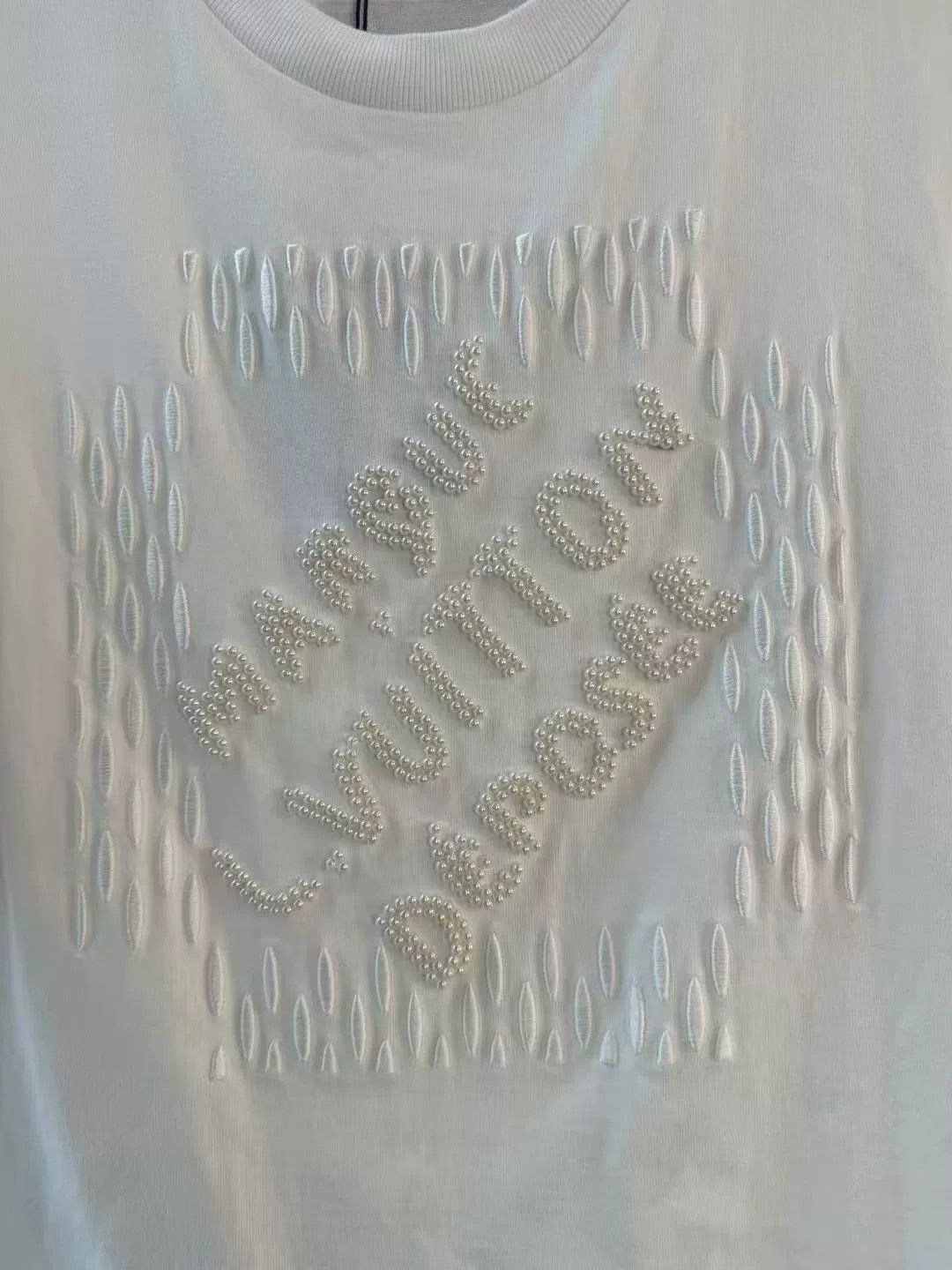 Louis Vuitton Louis Vuitton Pharrell Beaded Letter Tee Size US S / EU 44-46 / 1 - 3 Thumbnail