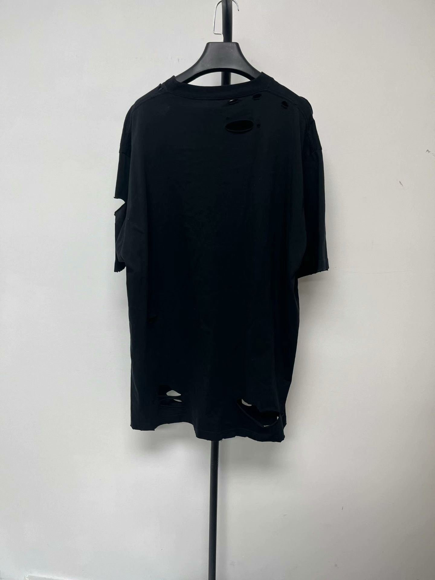 Balenciaga Balenciaga Letter Print Hole Round Neck T-Shirt Size US XS / EU 42 / 0 - 2 Thumbnail