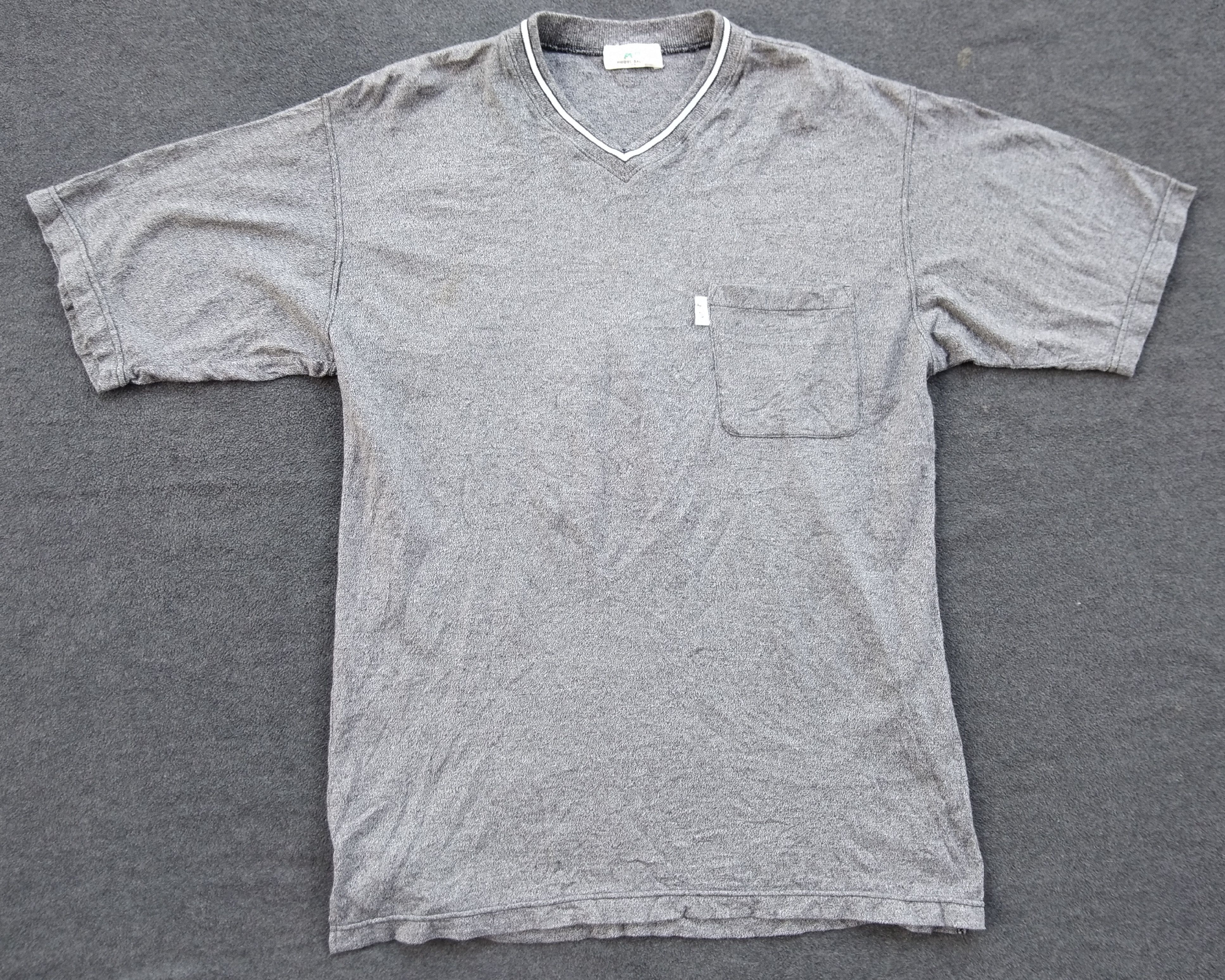 Pierre Balmain VENT VERT BY PIERRE BALMAIN PARIS V-NECK T-SHIRT Size US L / EU 52-54 / 3 - 1 Thumbnail