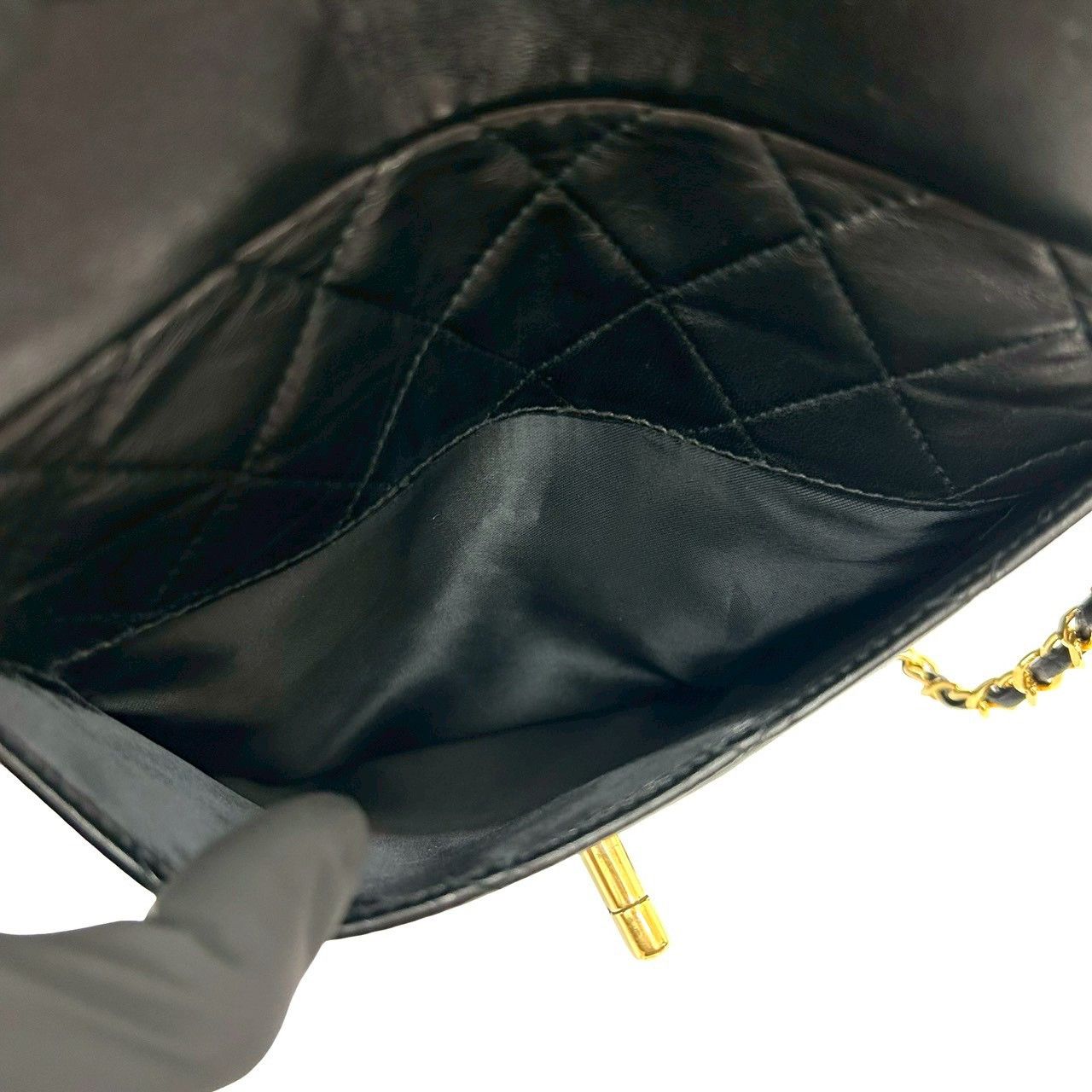 Chanel Chanel Chanel Matelasse Lambskin Shoulder Bag Leather Shoulder Bag DUTY FREE for USA Size ONE SIZE - 11 Thumbnail