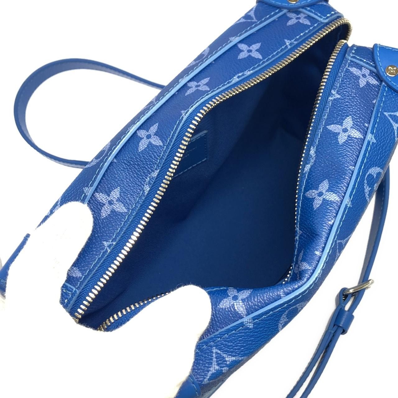 Louis Vuitton Louis Vuitton Louis Vuitton Monogram Clouds Shoulder Bag Textile Shoulder Bag M45430 DUTY FREE for USA Size ONE SIZE - 6 Thumbnail