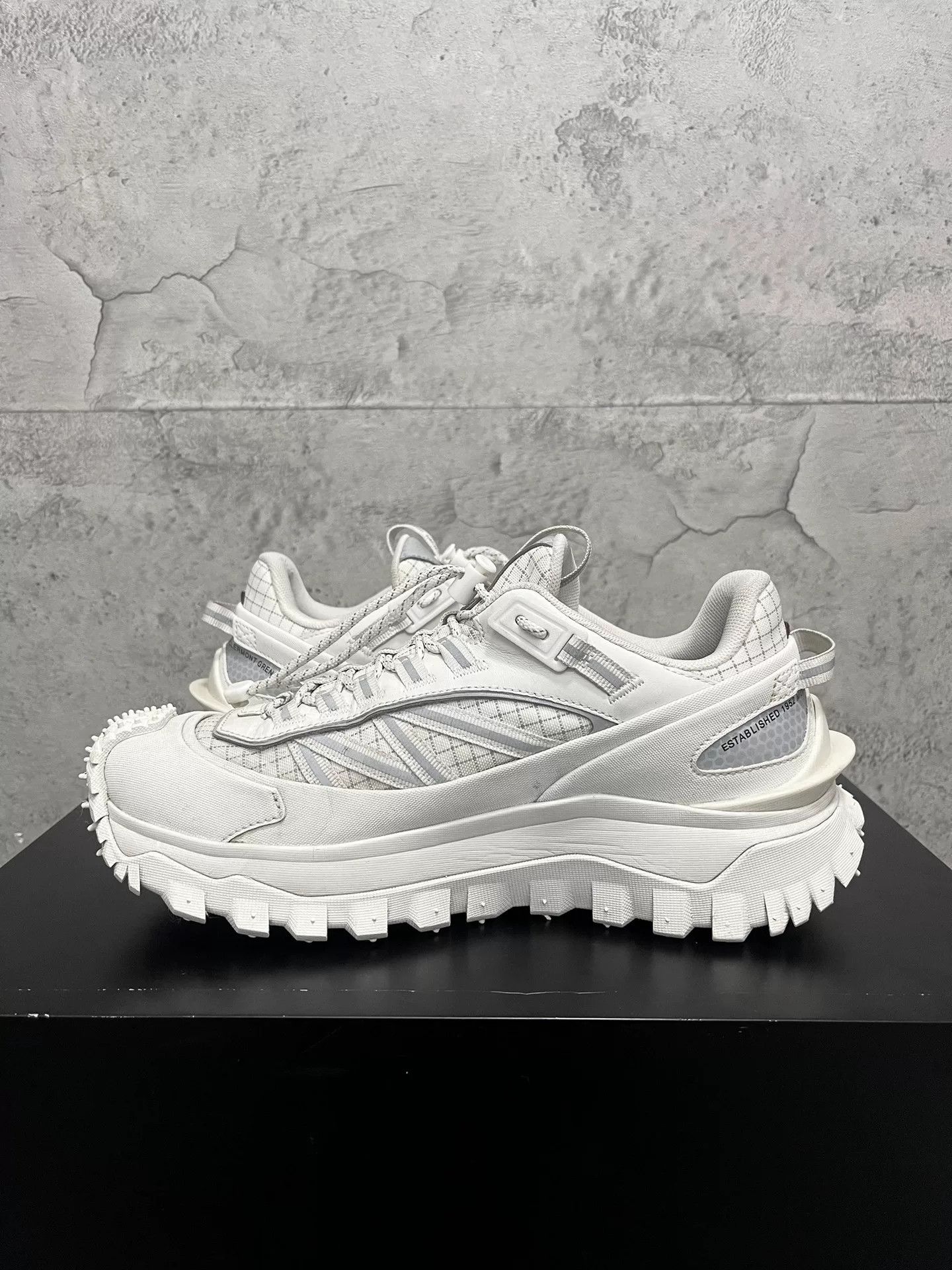 Moncler Moncler Trailgrip GTX White Hiking Shoes Size US 7 / EU 40 - 6 Thumbnail