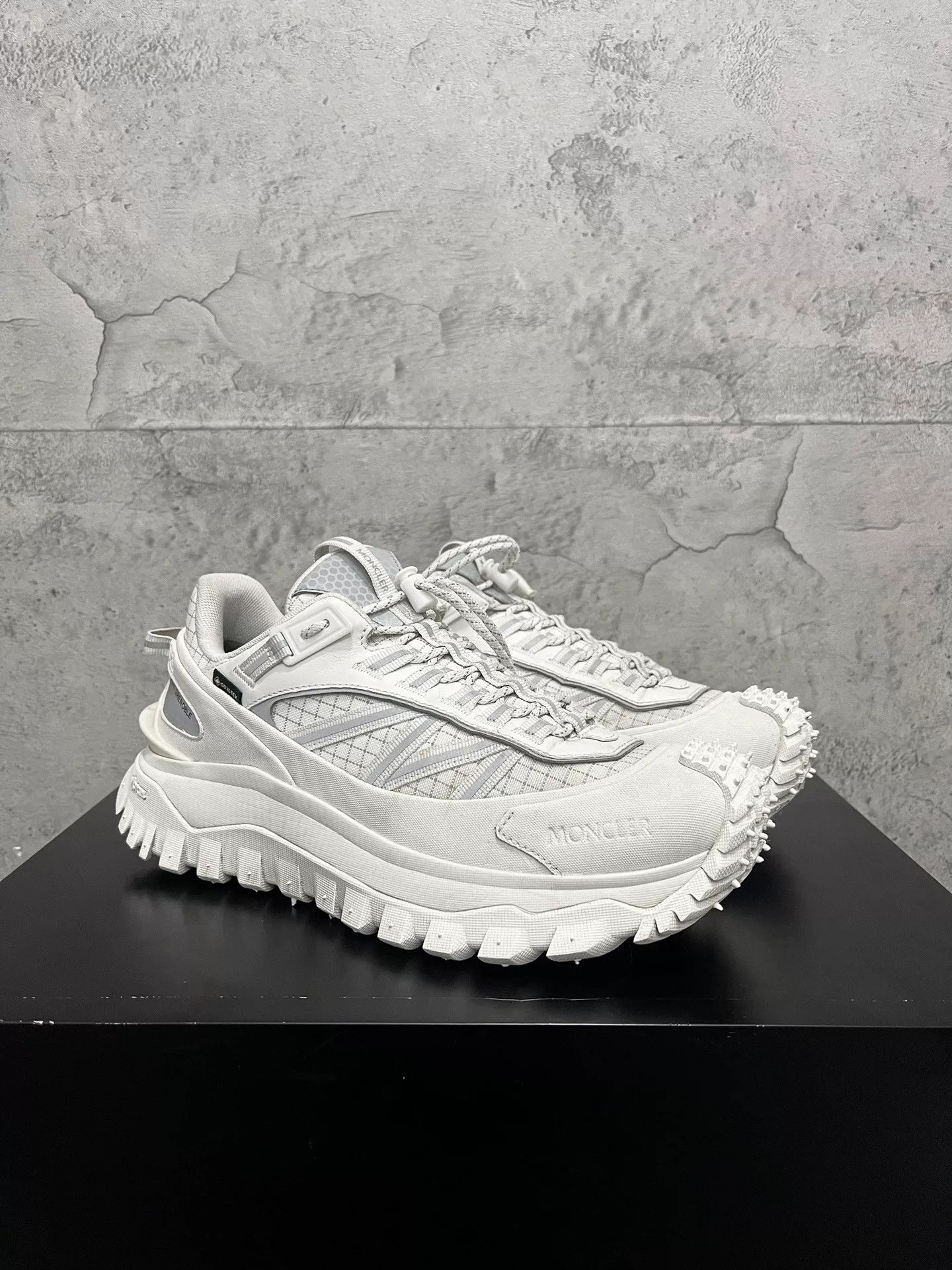 Moncler Moncler Trailgrip GTX White Hiking Shoes Size US 7 / EU 40 - 3 Thumbnail