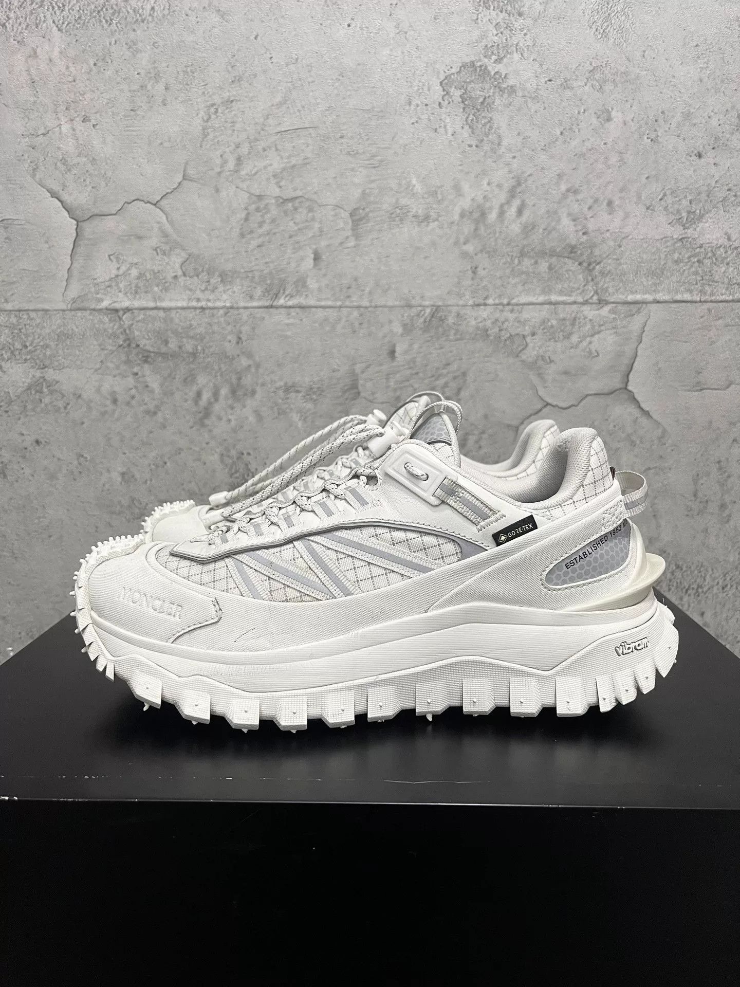 Moncler Moncler Trailgrip GTX White Hiking Shoes Size US 7 / EU 40 - 2 Thumbnail