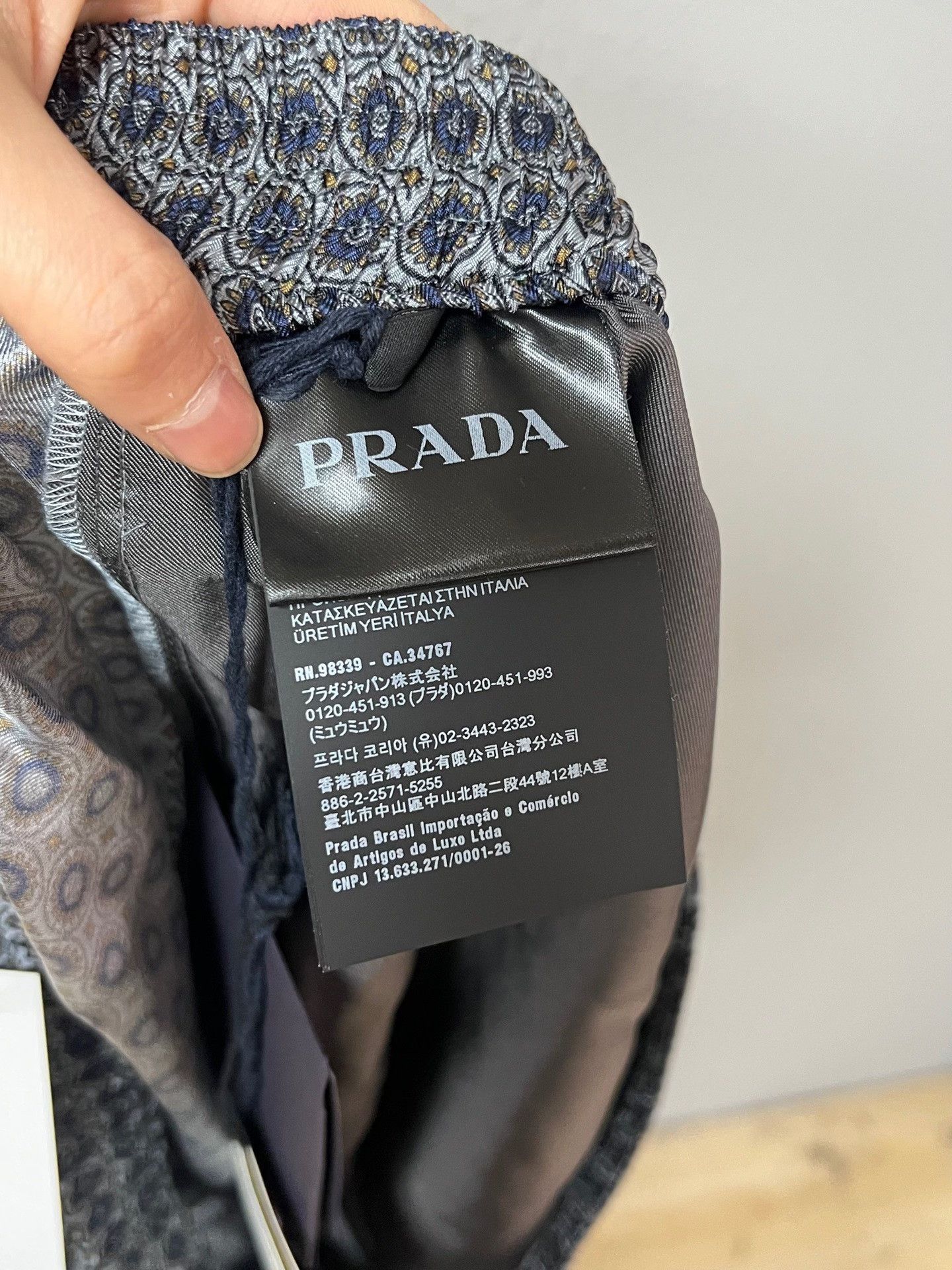 Prada Prada Runway Small Floral Print Shorts Size 42" / US 20 - 4 Thumbnail