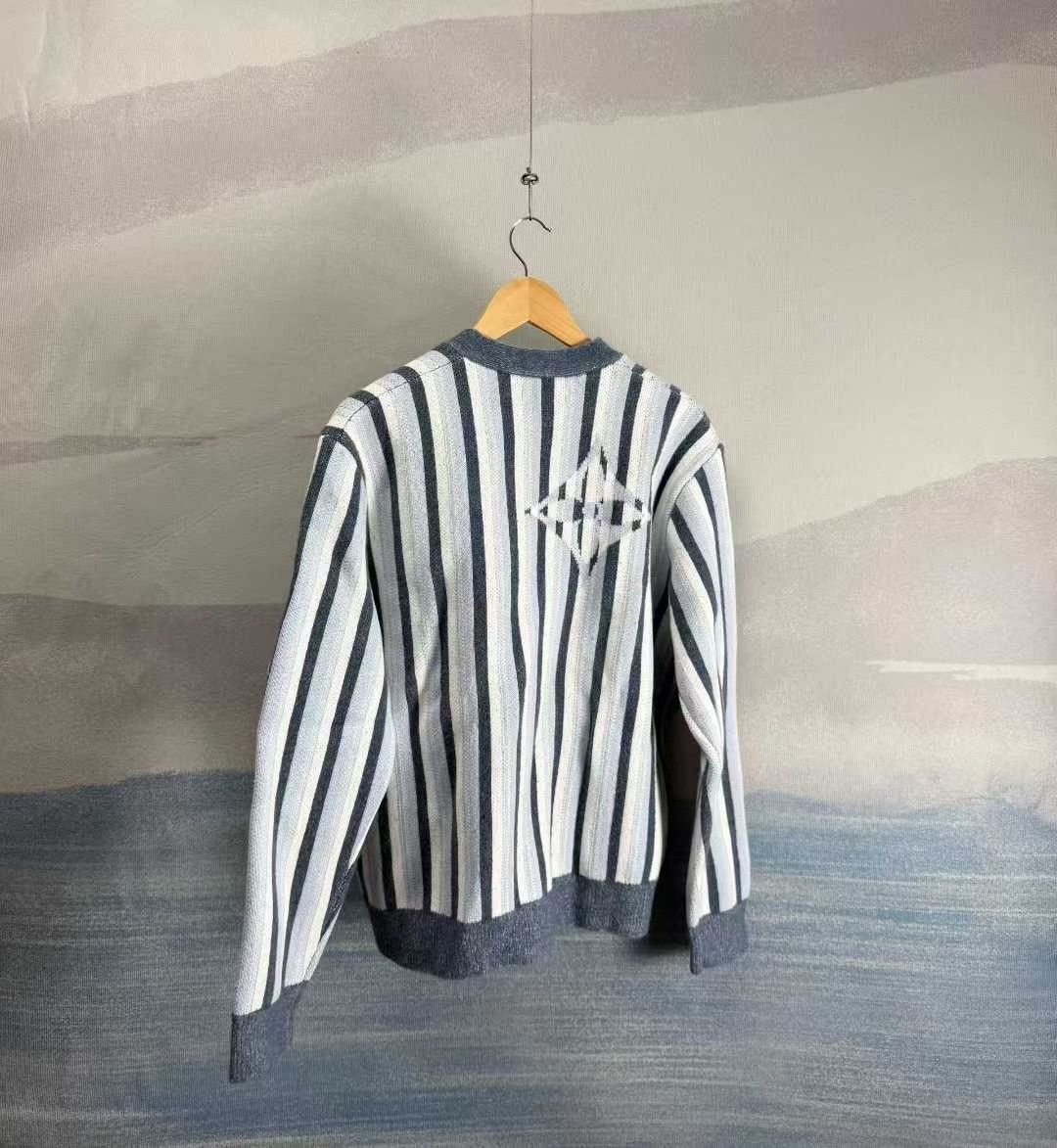 Louis Vuitton Louis Vuitton Floral Stripe Wool Cardigan Size M / US 6-8 / IT 42-44 - 2 Thumbnail