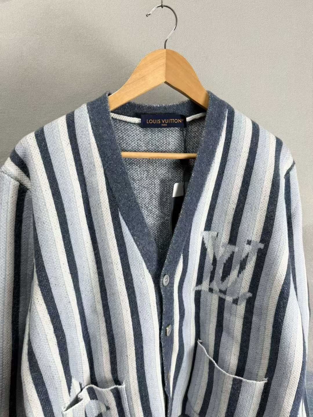 Louis Vuitton Louis Vuitton Floral Stripe Wool Cardigan Size M / US 6-8 / IT 42-44 - 3 Thumbnail