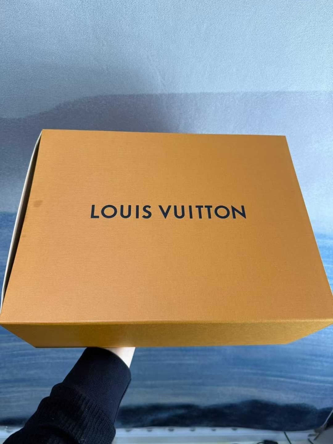 Louis Vuitton Louis Vuitton LV Trainer Red White Velvet Size US 9.5 / EU 42-43 - 6 Thumbnail