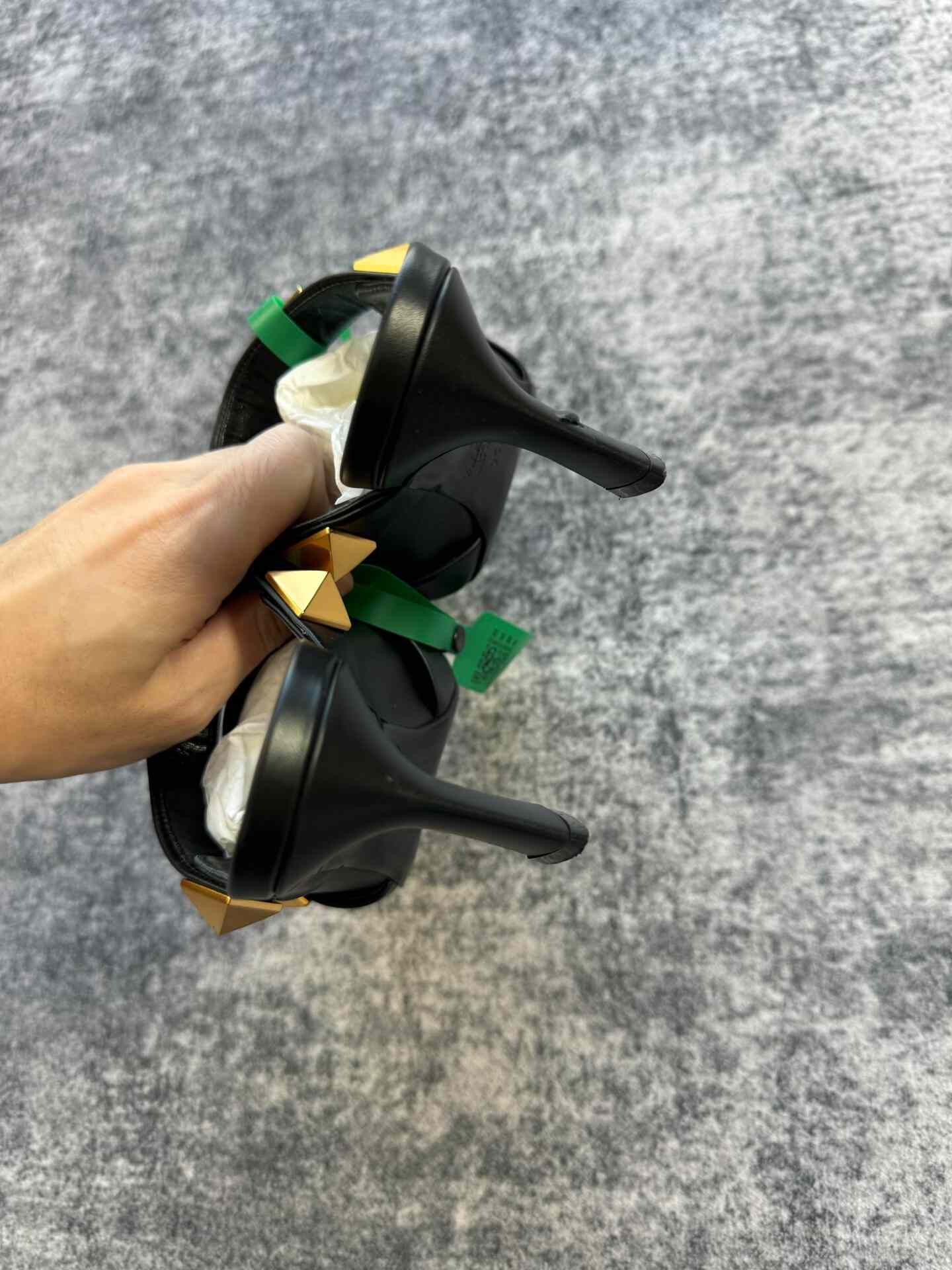 Valentino Valentino Black Gold Studded Heels Size US 4.5 / IT 34.5 - 5 Thumbnail