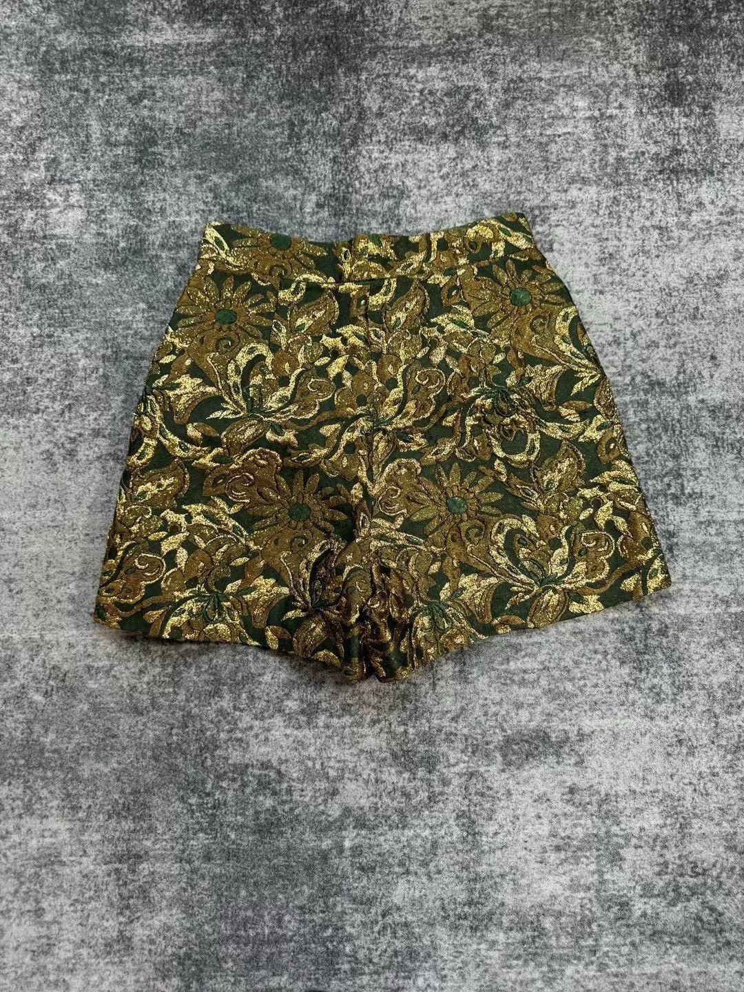 Dolce & Gabbana Dolce & Gabbana Intricate Embossed Shorts Size US 27 - 2 Thumbnail