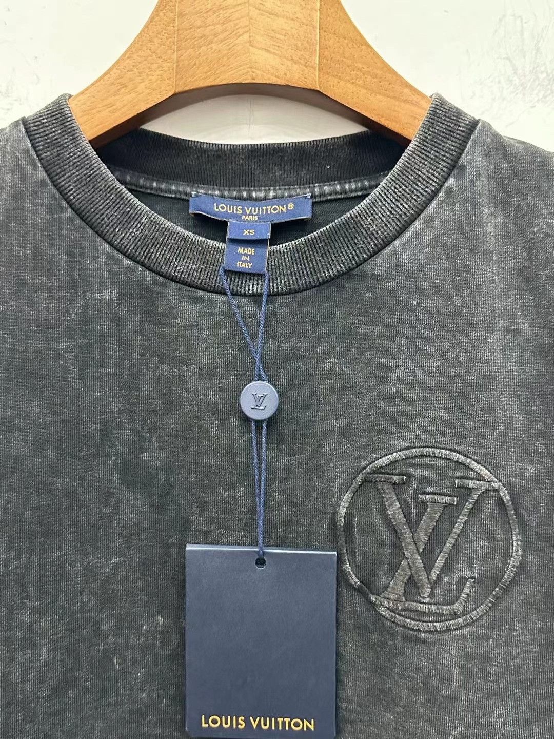 Louis Vuitton Louis Vuitton Washed Vintage Curved Hem Short Sleeve Size US XS / EU 42 / 0 - 3 Thumbnail