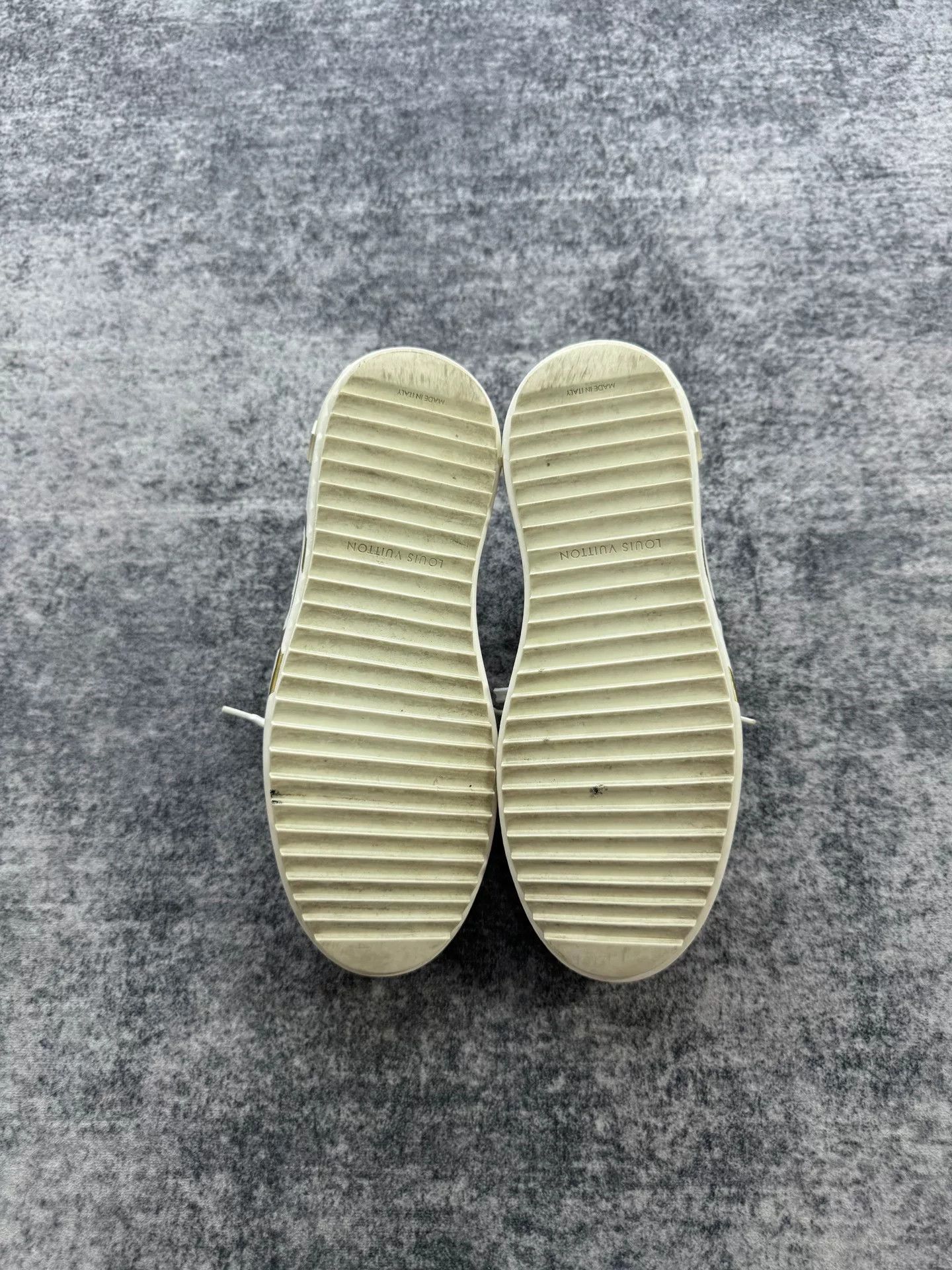 Louis Vuitton Louis Vuitton Gold Logo Platform Shoes Size US 5 / IT 35 - 8 Thumbnail