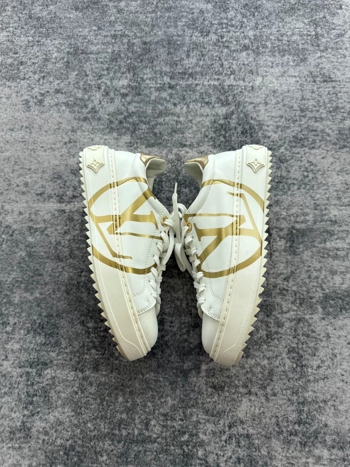 Louis Vuitton Louis Vuitton Gold Logo Platform Shoes Size US 5 / IT 35 - 3 Thumbnail