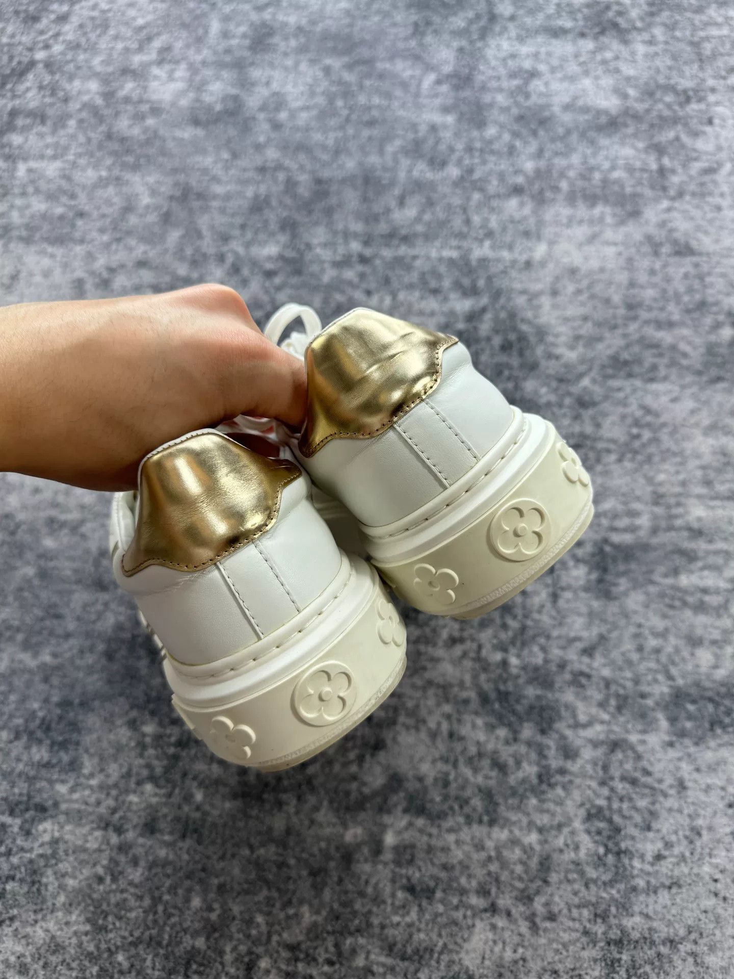 Louis Vuitton Louis Vuitton Gold Logo Platform Shoes Size US 5 / IT 35 - 6 Thumbnail