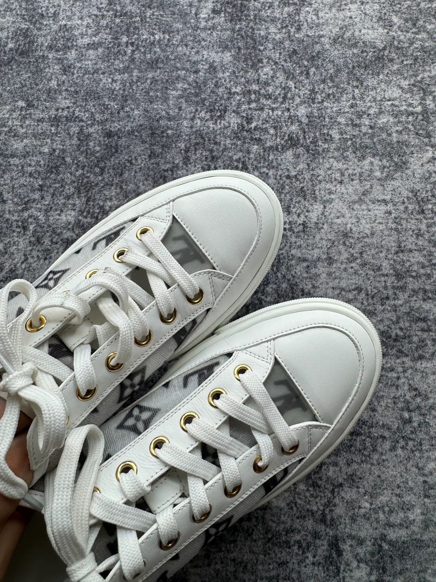 Louis Vuitton Louis Vuitton White Monogram Mesh Sneakers Size US 5.5 / IT 35.5 - 4 Thumbnail