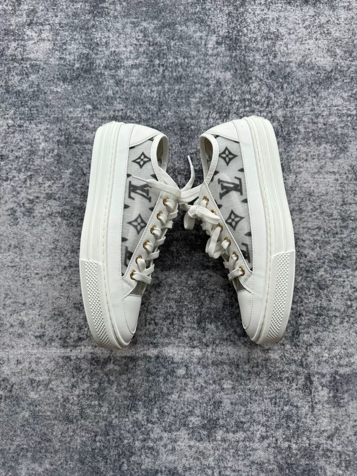 Louis Vuitton Louis Vuitton White Monogram Mesh Sneakers Size US 5.5 / IT 35.5 - 2 Thumbnail
