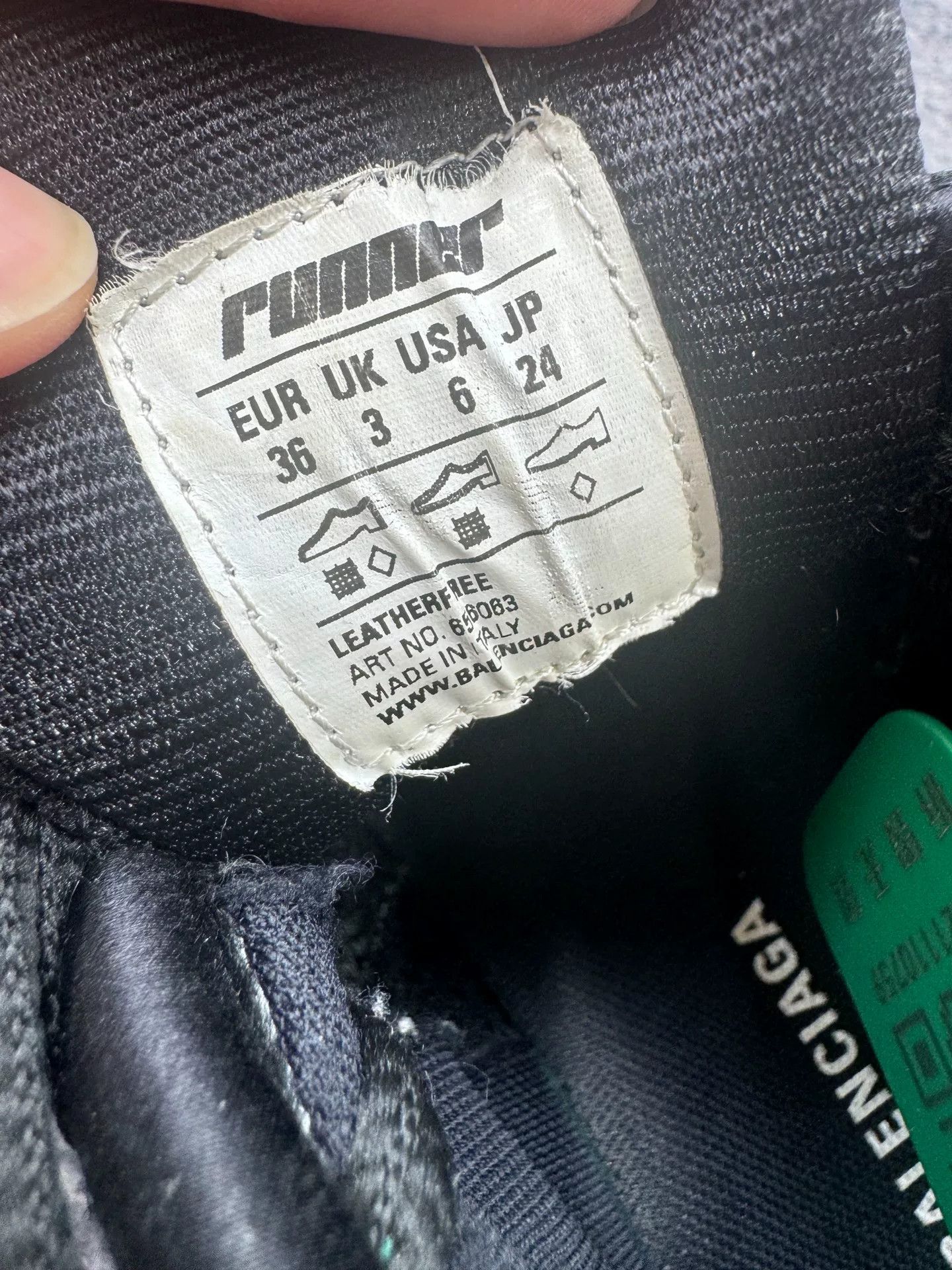 Balenciaga Balenciaga Black Distressed Runner Sneakers Size US 5 / IT 35 - 7 Thumbnail