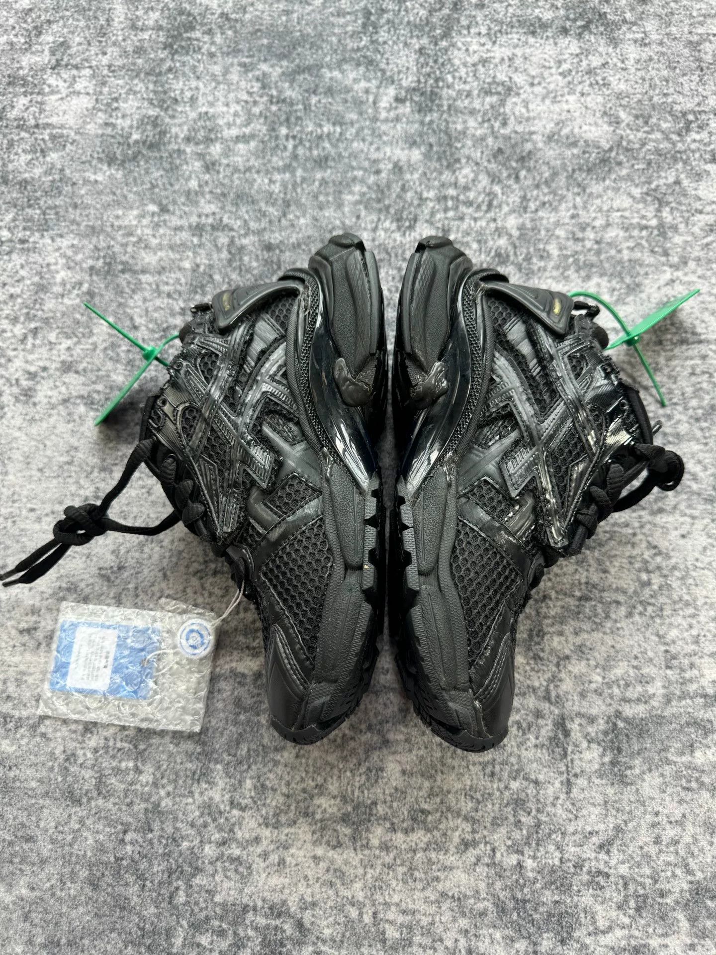 Balenciaga Balenciaga Black Distressed Runner Sneakers Size US 5 / IT 35 - 4 Thumbnail