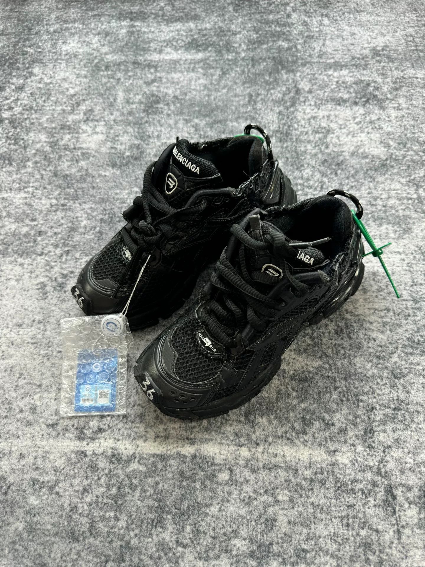 Balenciaga Balenciaga Black Distressed Runner Sneakers Size US 5 / IT 35 - 2 Thumbnail
