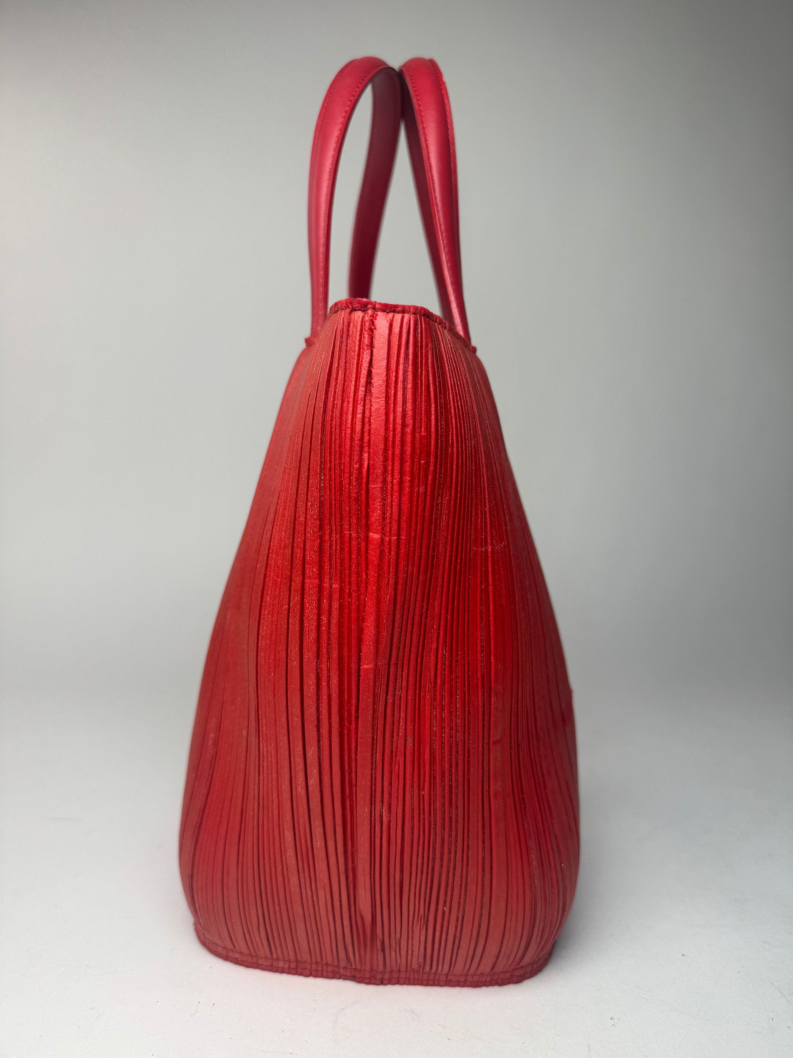 Issey Miyake Vintage Pleats Please Plissee Lookalike Leather Handbag Red Size ONE SIZE - 7 Thumbnail