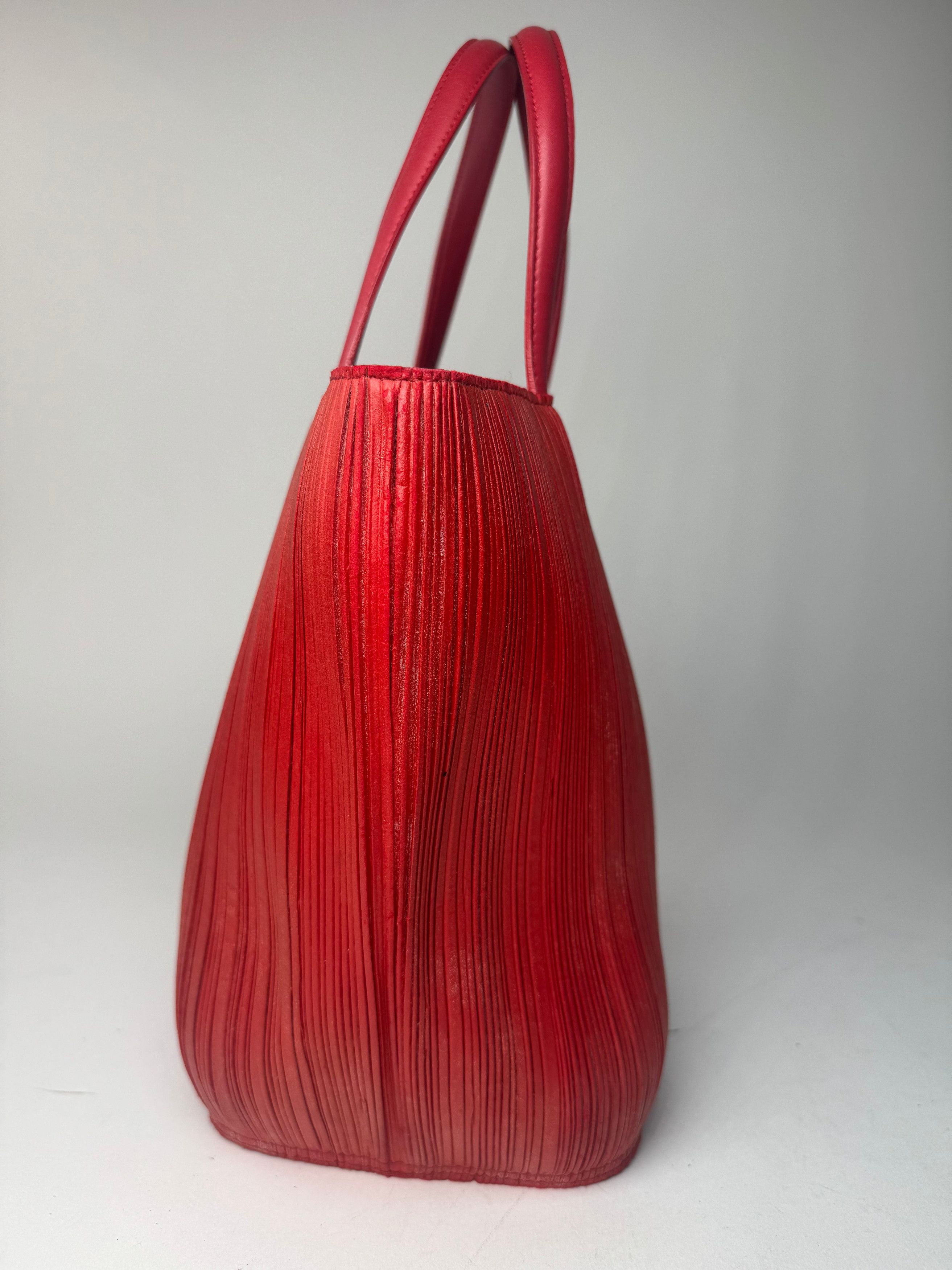 Issey Miyake Vintage Pleats Please Plissee Lookalike Leather Handbag Red Size ONE SIZE - 9 Thumbnail