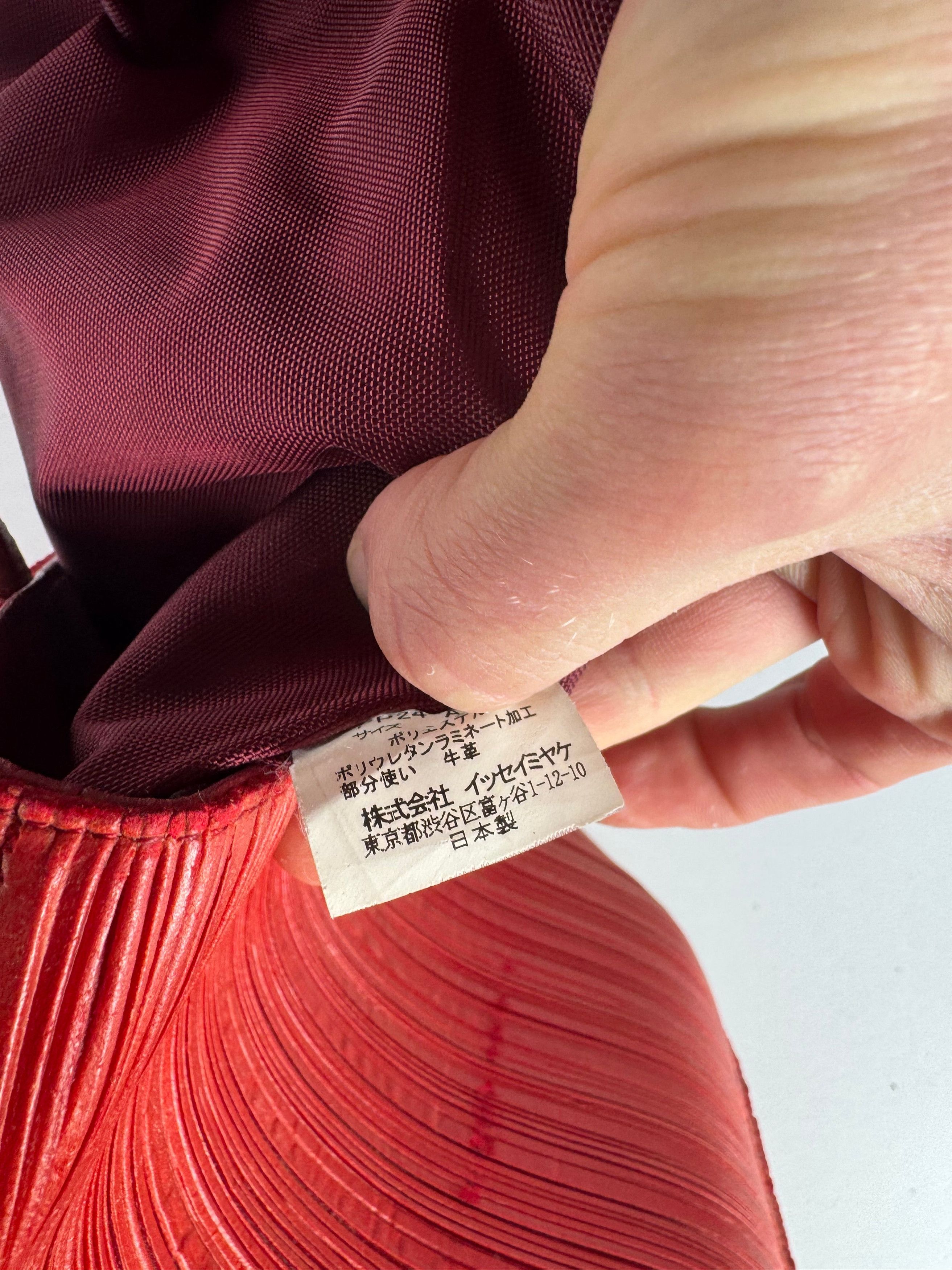 Issey Miyake Vintage Pleats Please Plissee Lookalike Leather Handbag Red Size ONE SIZE - 5 Thumbnail