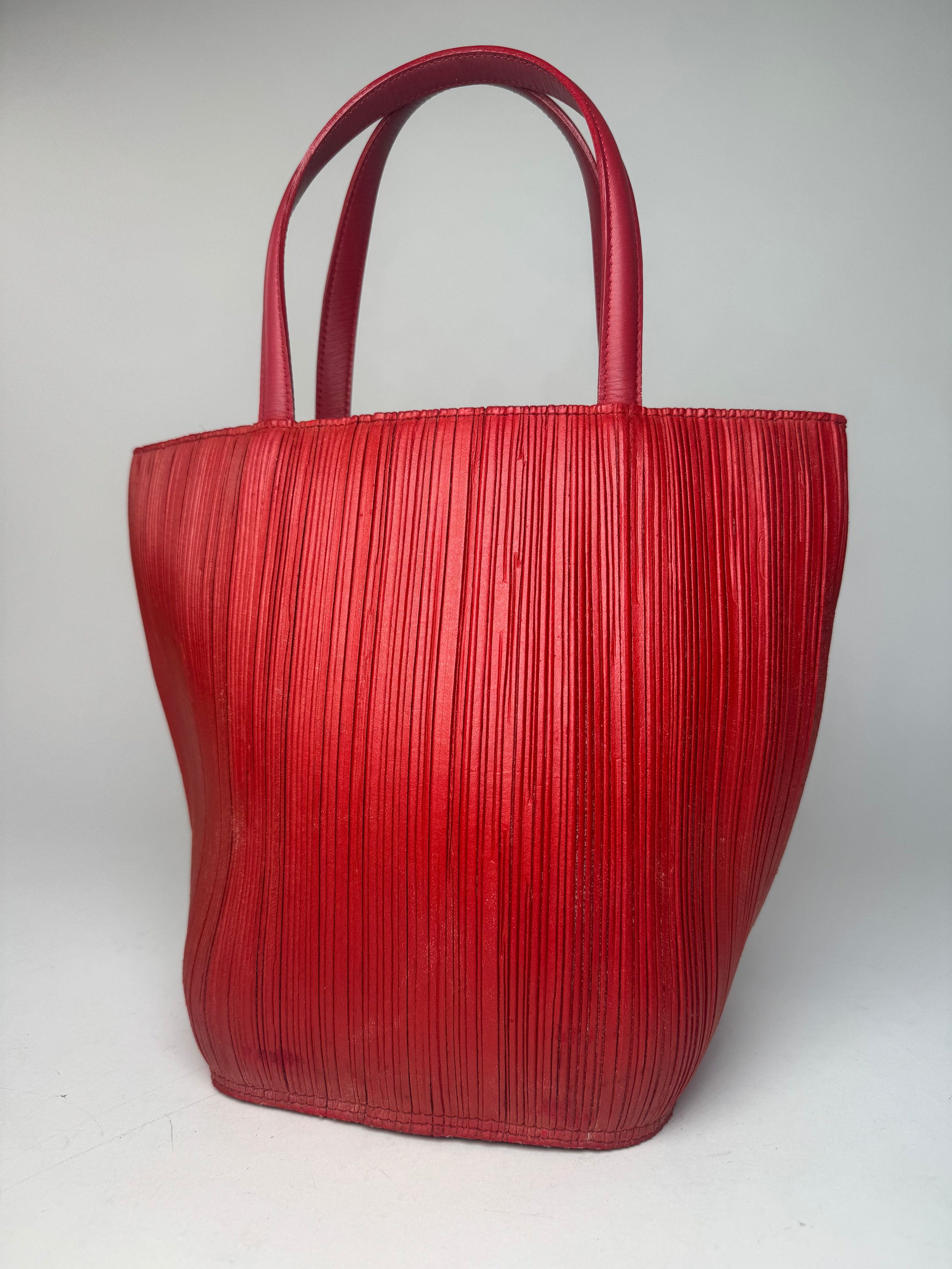 Issey Miyake Vintage Pleats Please Plissee Lookalike Leather Handbag Red Size ONE SIZE - 2 Thumbnail