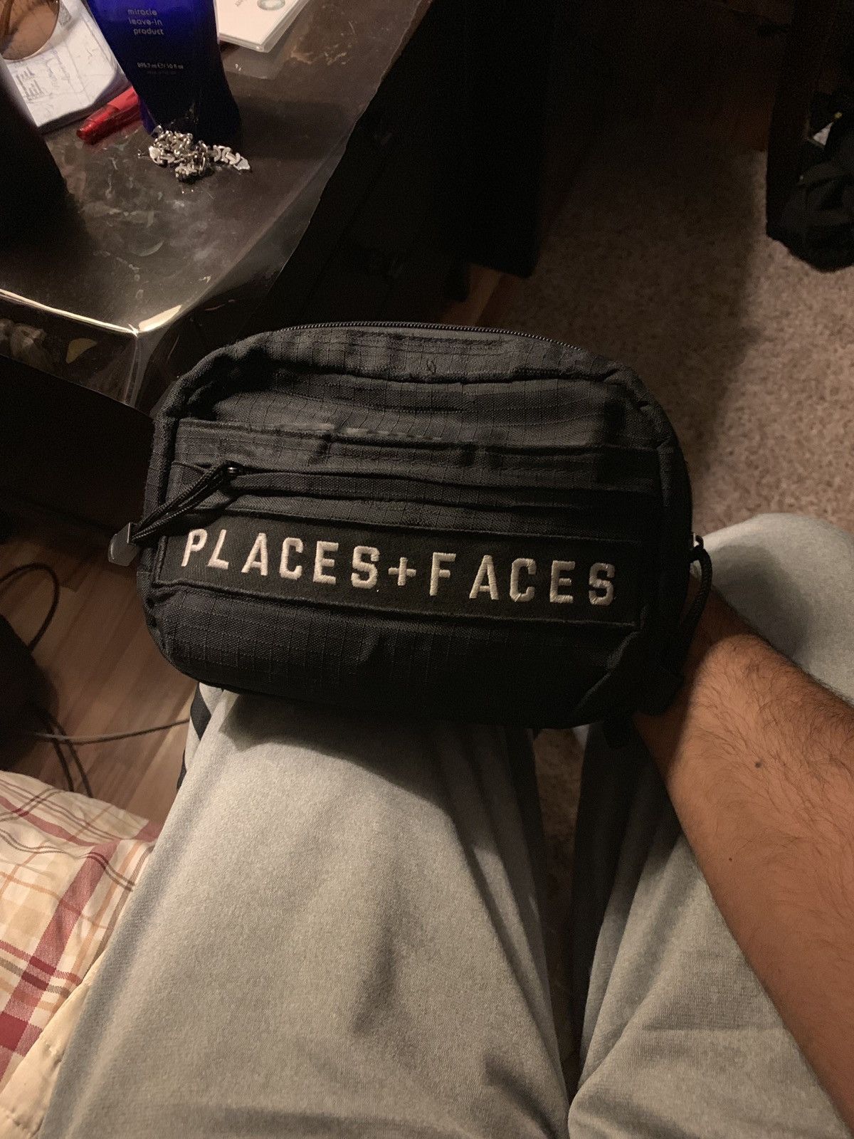 送料無料！PLACES+FACES x GUESS JEANS U.S.A. PF SIDE BAG Men's Places + Faces Bags & Luggage | Grailed