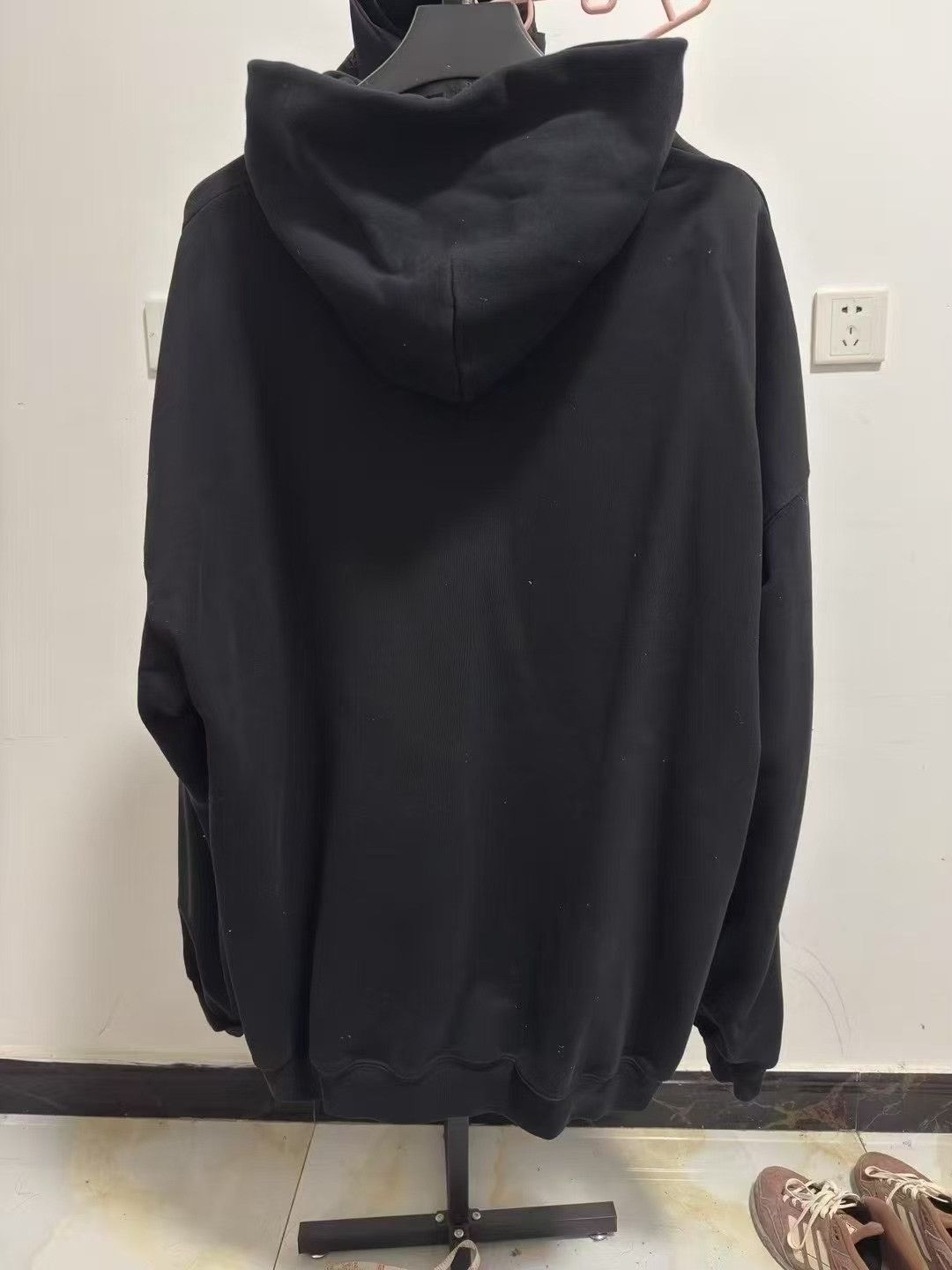 Japanese Brand Balenciaga Portrait Sweatshirt Size US L / EU 52-54 / 3 - 2 Thumbnail
