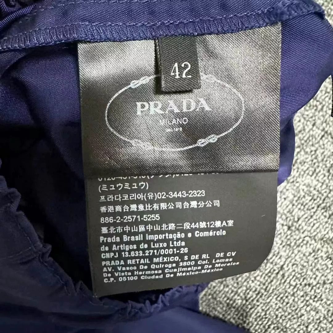 Japanese Brand Prada Logo Shorts Size 42 Size US 26 / EU 42 - 4 Thumbnail