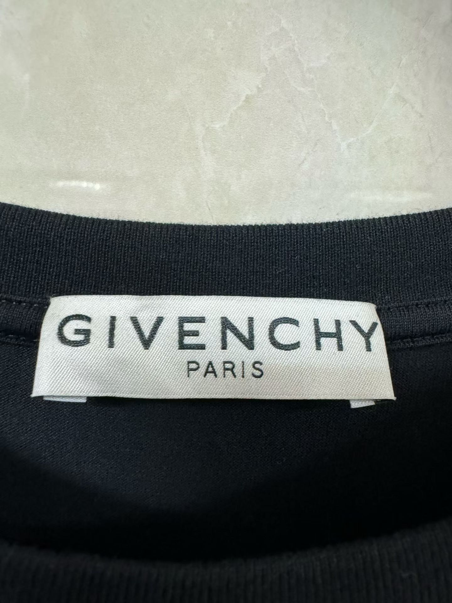 Japanese Brand Givenchy Badge Short-Sleeve T-Shirt Size US XXL / EU 58 / 5 - 2 Thumbnail