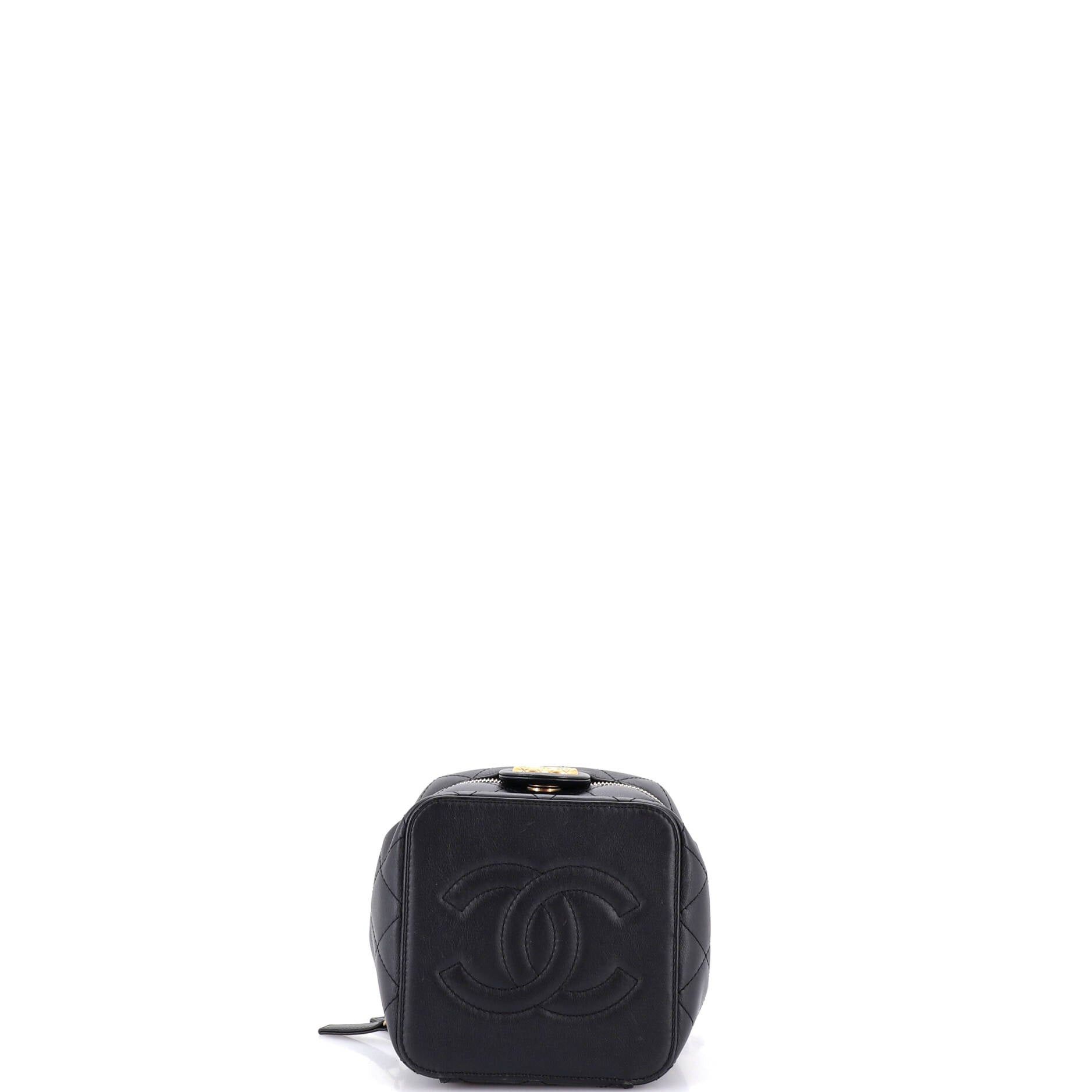 Chanel Chain Bar Vanity Case with Chain Size ONE SIZE - 4 Thumbnail